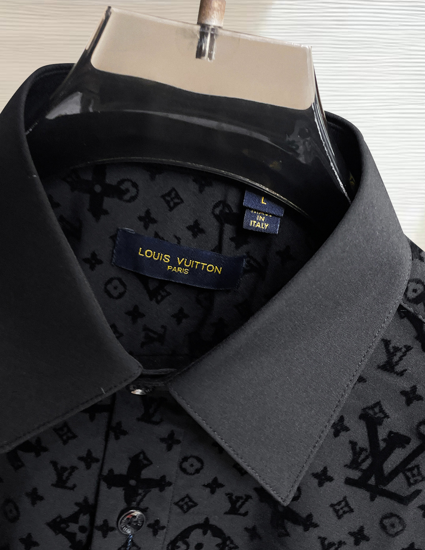 LV 路易威登 26ss最新秋款男士必备款衬衫，定制丝光面料，舒服透气，柔软舒适，上身高端又奢华，足够场