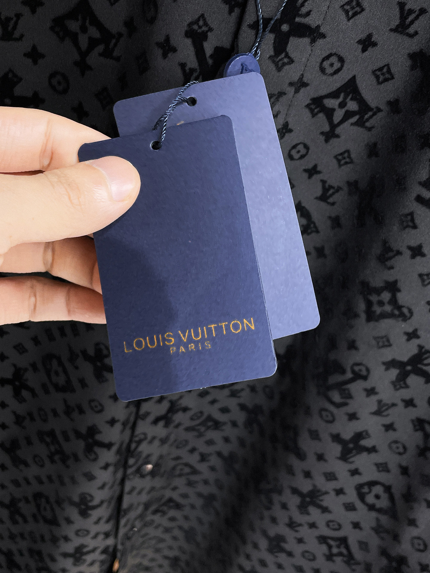 LV 路易威登 26ss最新秋款男士必备款衬衫，定制丝光面料，舒服透气，柔软舒适，上身高端又奢华，足够场