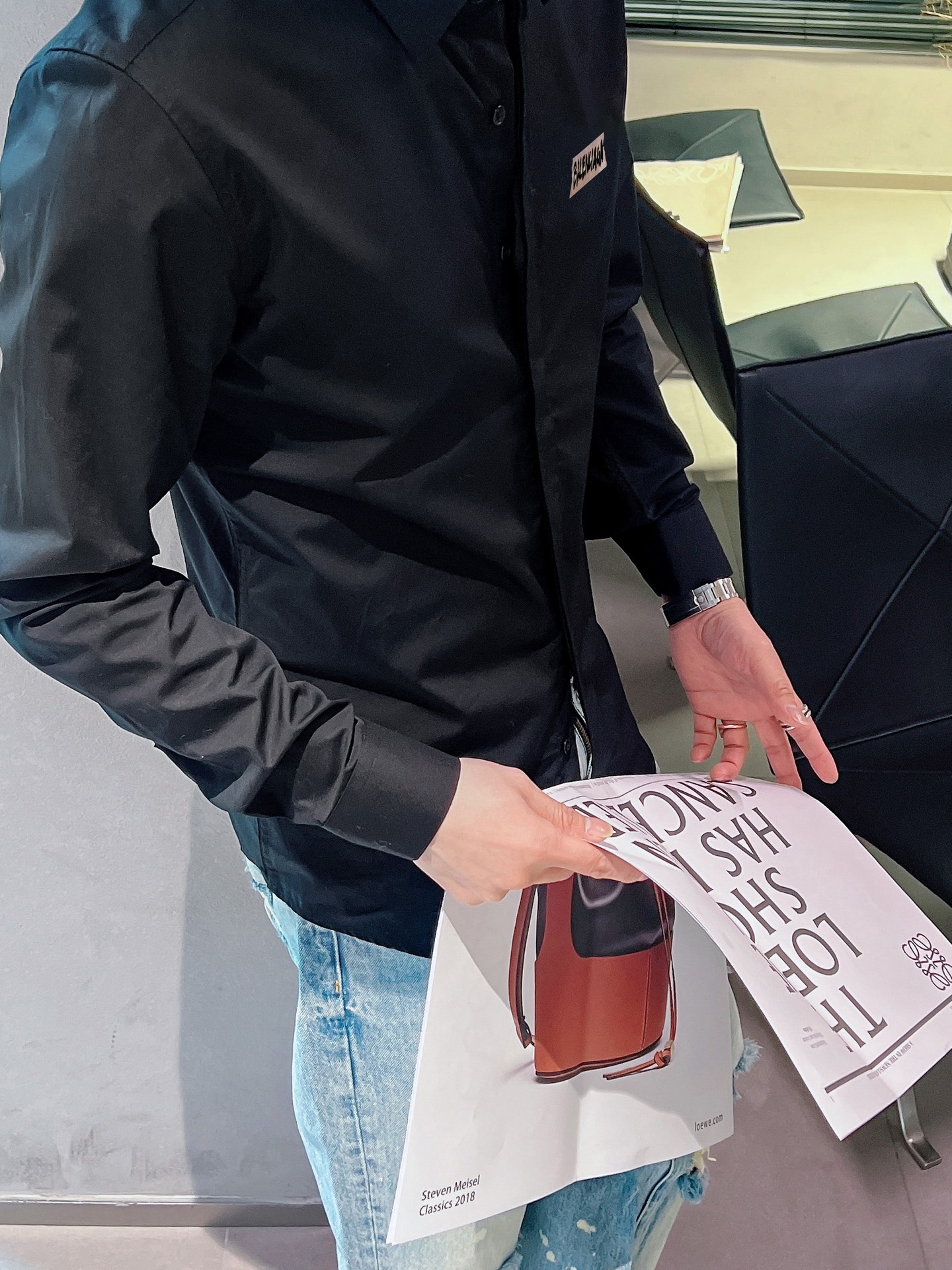 ￼ 巴黎世家 专柜最新款男士必备款衬衫，100%天然棉，舒服透气，原单狠货，原版面料，柔软舒适，上身高端