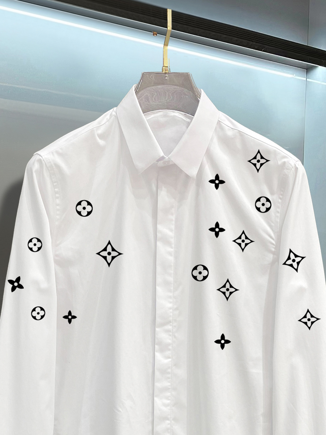 ￼ 路易威登 专柜最新款男士必备款衬衫，100%天然棉，舒服透气，原单狠货，原版面料，柔软舒适，上身高端