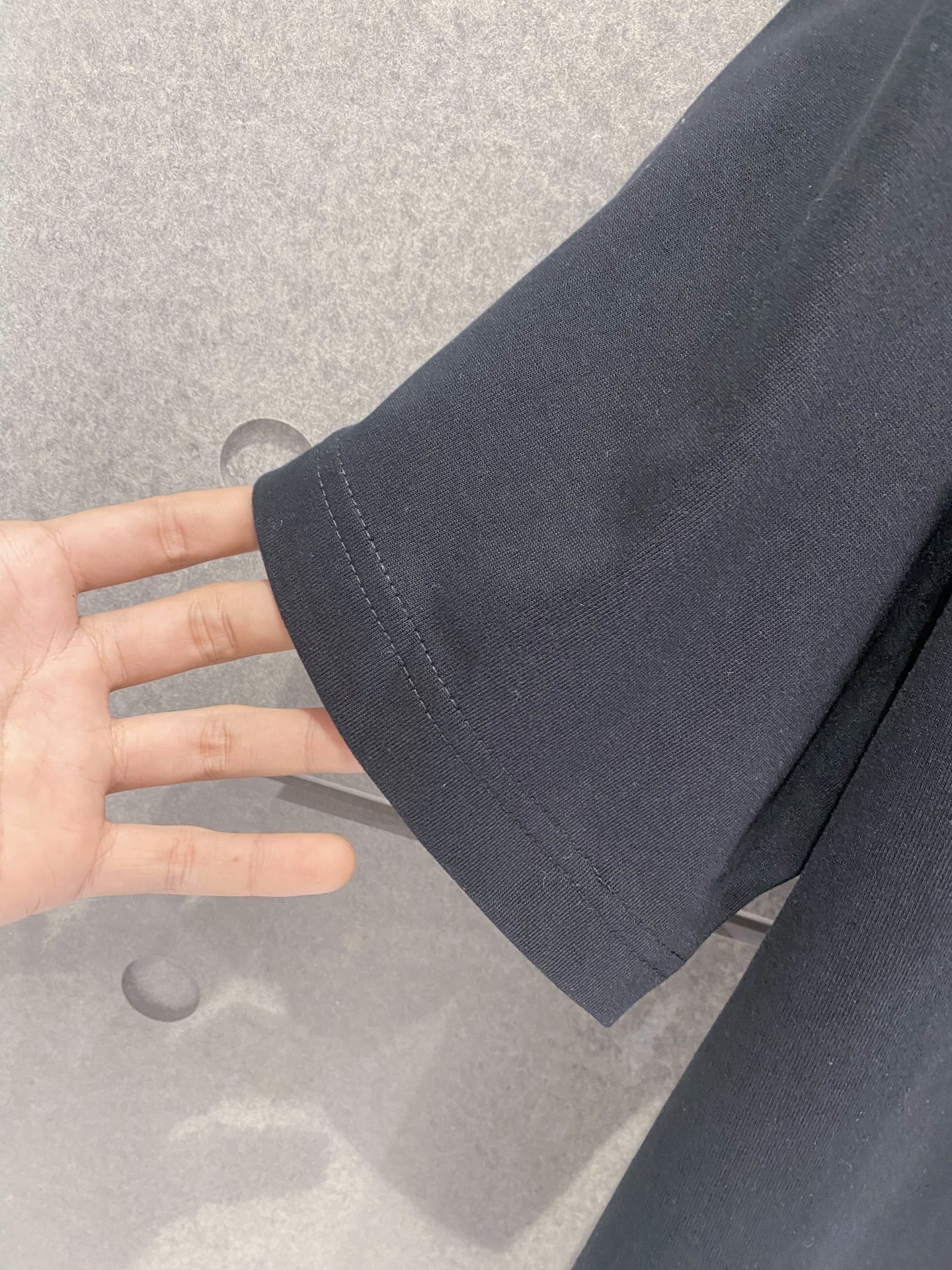 普拉达 官网同步更新 新款双层重工短袖T桖 字母图案不管是T桖还是卫衣都是每年的爆款单品 拼色五金原厂颜