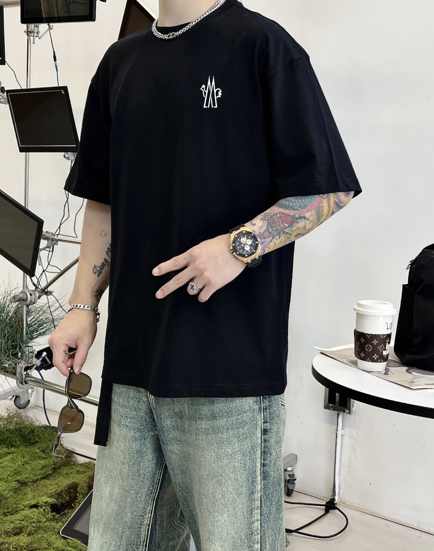 蒙口 新款字母印花双层重工短袖T桖 字母图案不管是T桖还是卫衣都是每年的爆款单品 前幅大面积印花采用大康