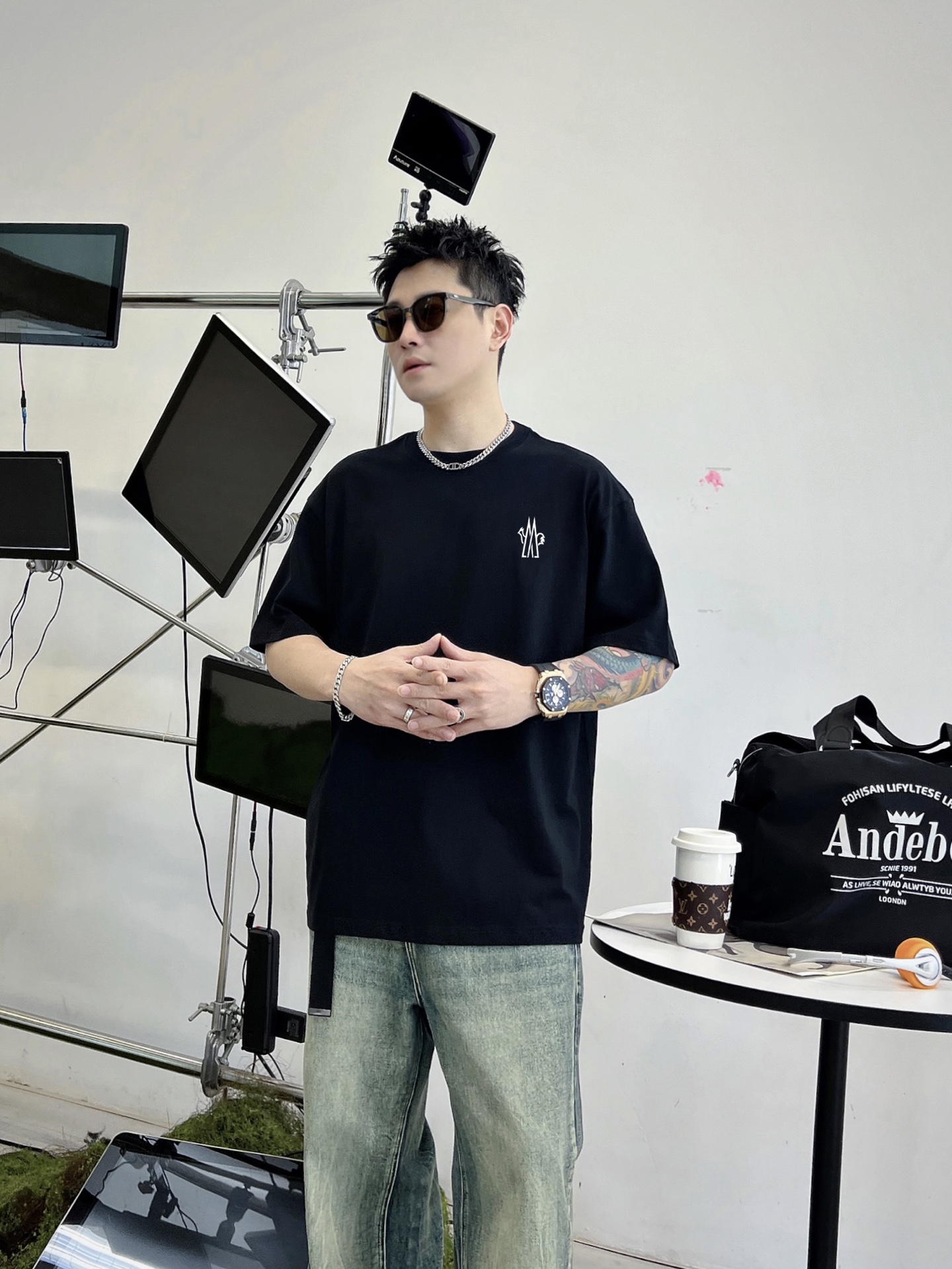 蒙口 新款字母印花双层重工短袖T桖 字母图案不管是T桖还是卫衣都是每年的爆款单品 前幅大面积印花采用大康