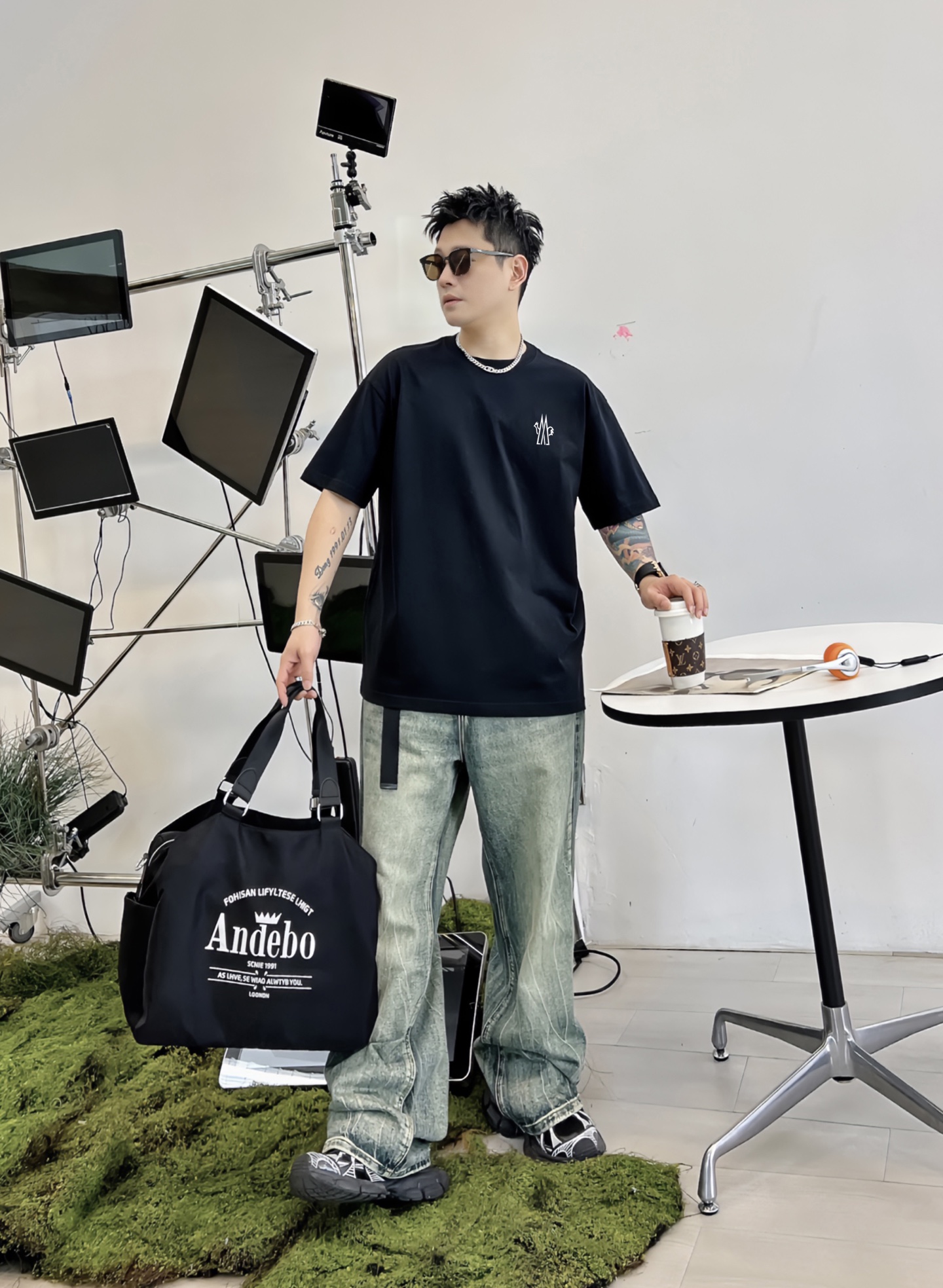 蒙口 新款字母印花双层重工短袖T桖 字母图案不管是T桖还是卫衣都是每年的爆款单品 前幅大面积印花采用大康