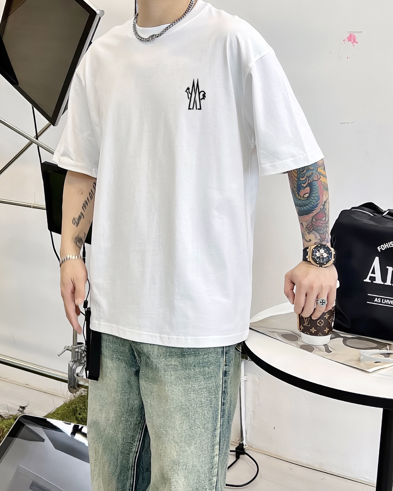 蒙口 新款字母印花双层重工短袖T桖 字母图案不管是T桖还是卫衣都是每年的爆款单品 前幅大面积印花采用大康
