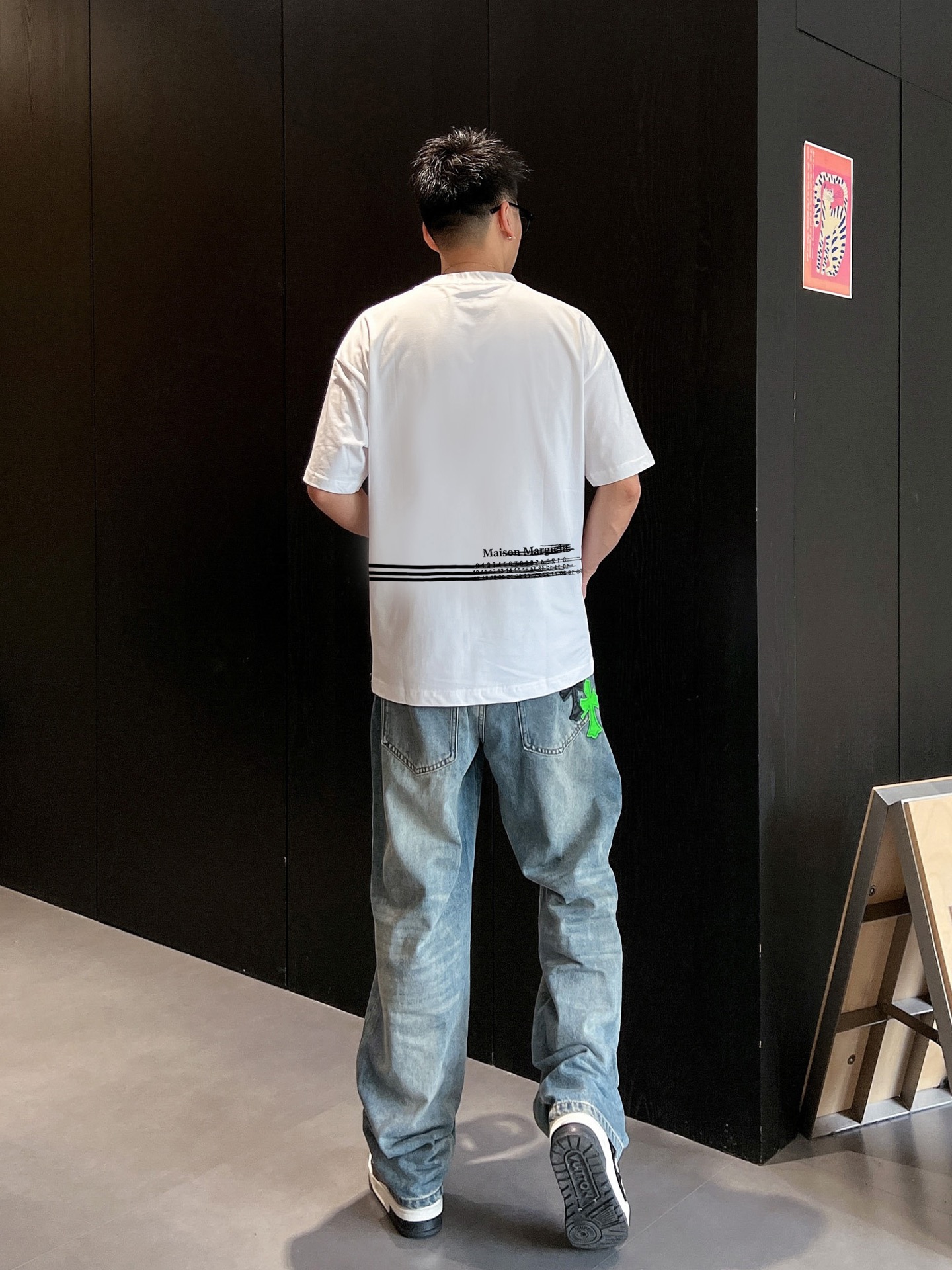 马吉拉 新款字母印花双层重工短袖T桖 字母图案不管是T桖还是卫衣都是每年的爆款单品 前幅大面积印花采用大