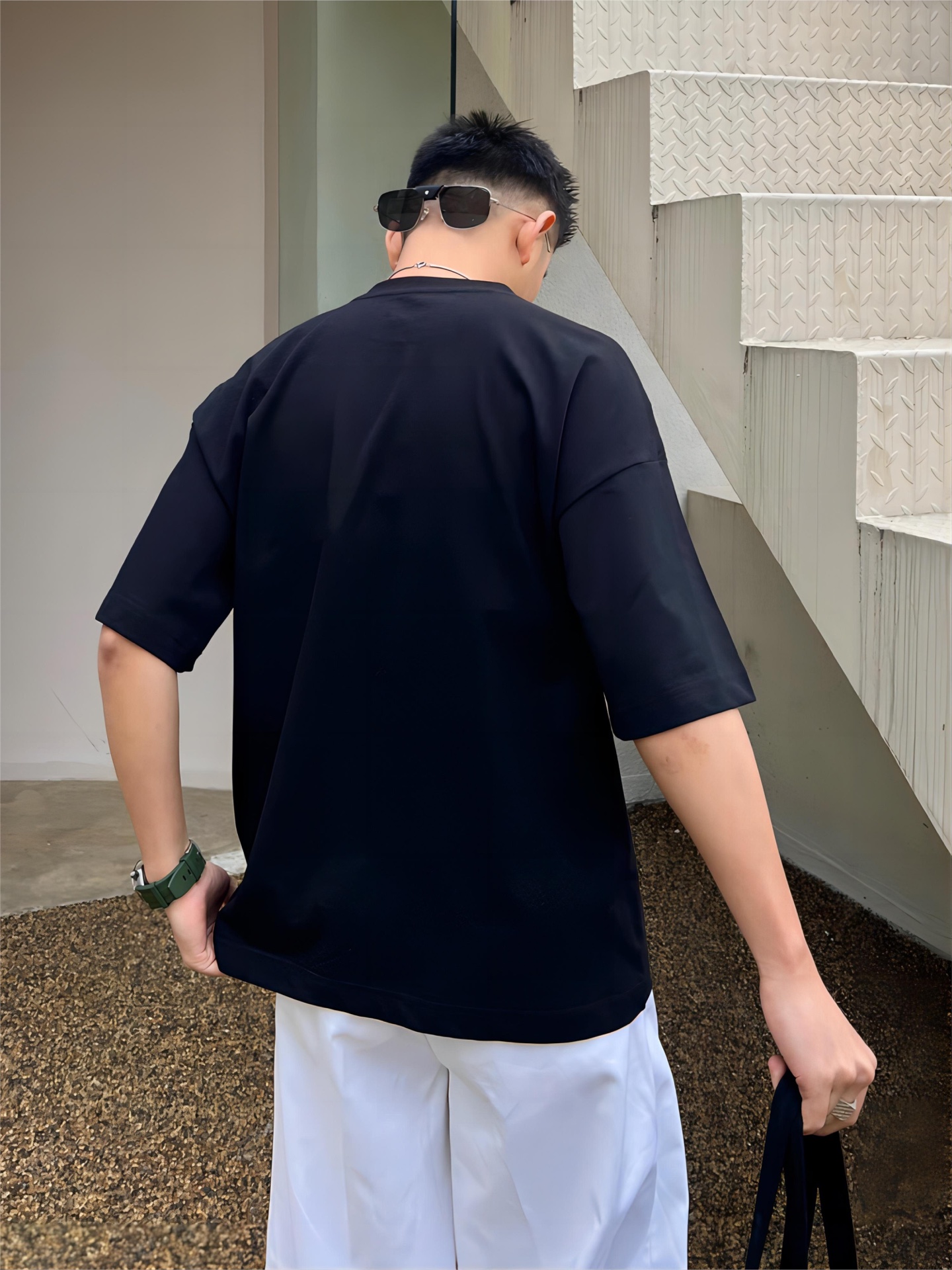 路易威登 新款字母印花双层重工短袖T桖 字母图案不管是T桖还是卫衣都是每年的爆款单品 前幅大面积印花采用