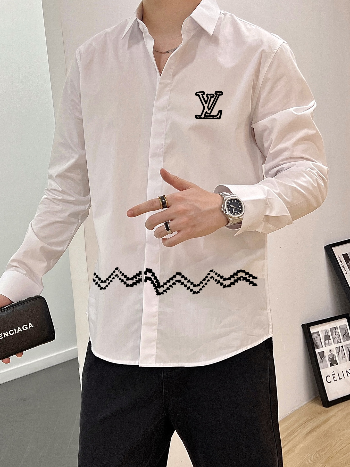 ￼ 路易威登 专柜最新款男士必备款衬衫，100%天然棉，舒服透气，原单狠货，原版面料，柔软舒适，上身高端