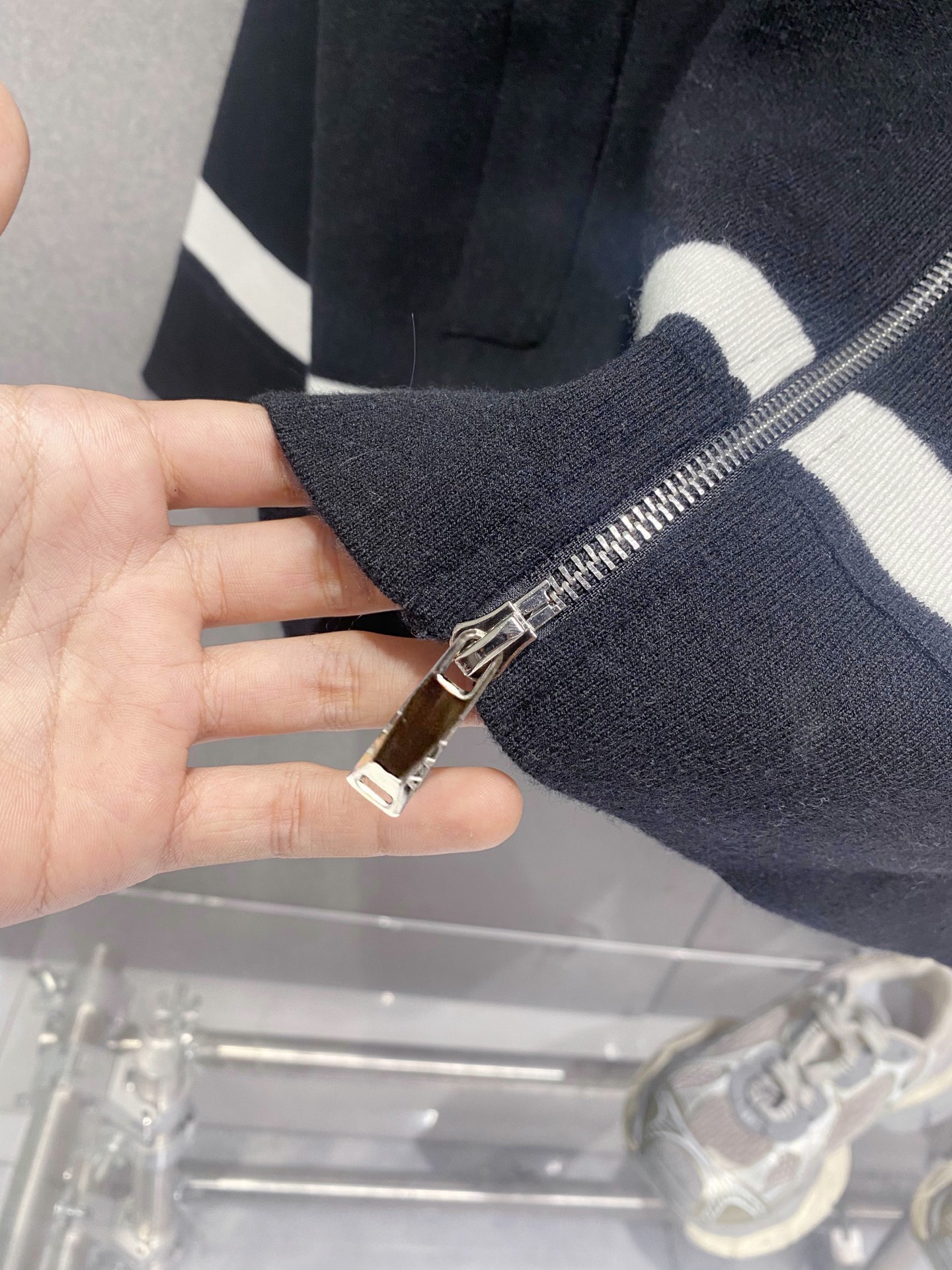 普拉达 官网 同步更新 针织外套 海外爆款 精细羊毛针织厚实面料 舒服又保暖 绝对高端产物 M-4XL