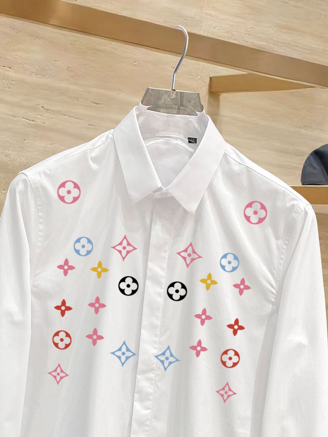 ￼ 路易威登 专柜最新款男士必备款衬衫，100%天然棉，舒服透气，原单狠货，原版面料，柔软舒适，上身高端