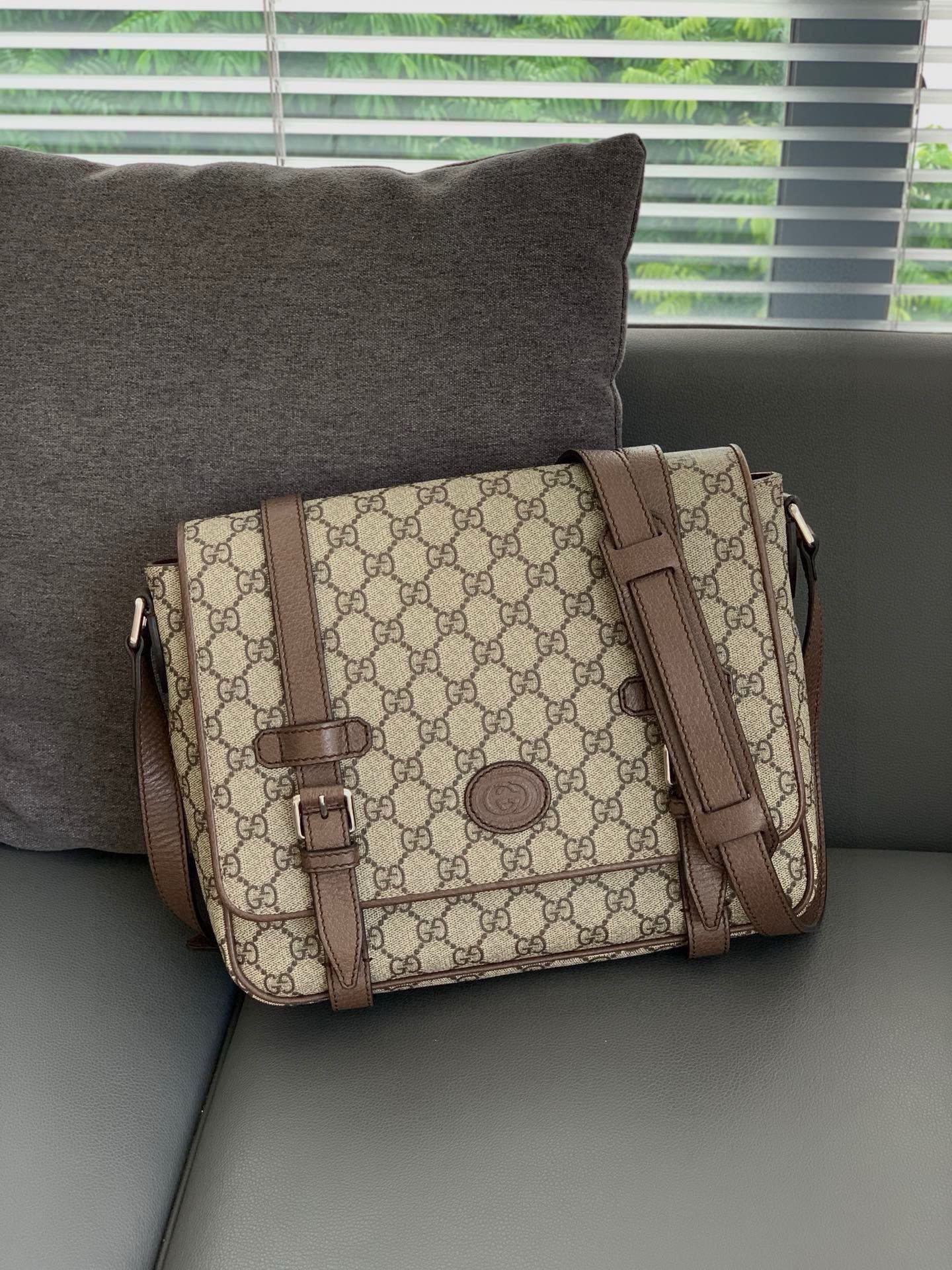 NO:204797,Genuine grade [Rose] [Rose] brand new postman bag, using the original design elements of the first messenger bag emphasize the spacious and practical space in the bag~ Model number 658542 coffee, size 28X24X8.5, adjustable shoulder straps are more convenient to carry~[Rose] [Rose], GUCCI [original leather], gucci19860909正品级 [玫瑰][玫瑰]全新邮差包,采用第一款信使包的原始设计元素强调宽敞实用的包内空间～款号658542啡,尺寸28X24X8.5,可调节式的肩带更方便携带～[玫瑰][玫瑰],GUCCI【原厂皮】,gucci,Bag