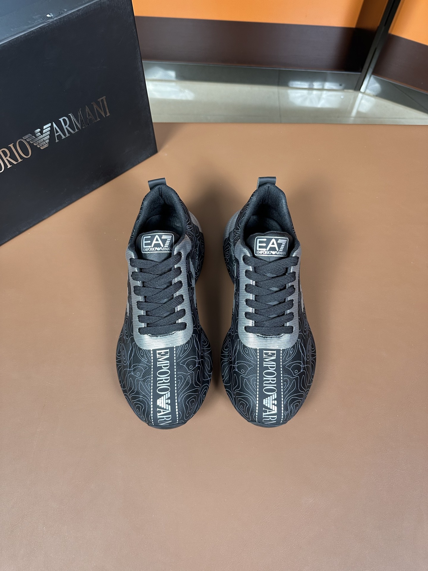 NO:272907,[Armani New] The most 2025 new model is carefully crafted and ignited the whole audience!  The international brand is constantly innovating. This men's sports and casual shoes, original version, counter one-to-one leather material, leather footbed rubber non-slip sole, breathable and comfortable, speaking with quality, four colors available. Number of sizes 38-44,,armani19860909【阿玛尼 新款】最 2025新款精心打造,引爆全场！不断创新的国际品牌 此款男士运动休闲鞋,原版版本,专柜一比一皮面材质,皮垫脚橡胶防滑大底,透气舒适以质量说话颜色四色可选 码数38-44,,armani,Men's shoes