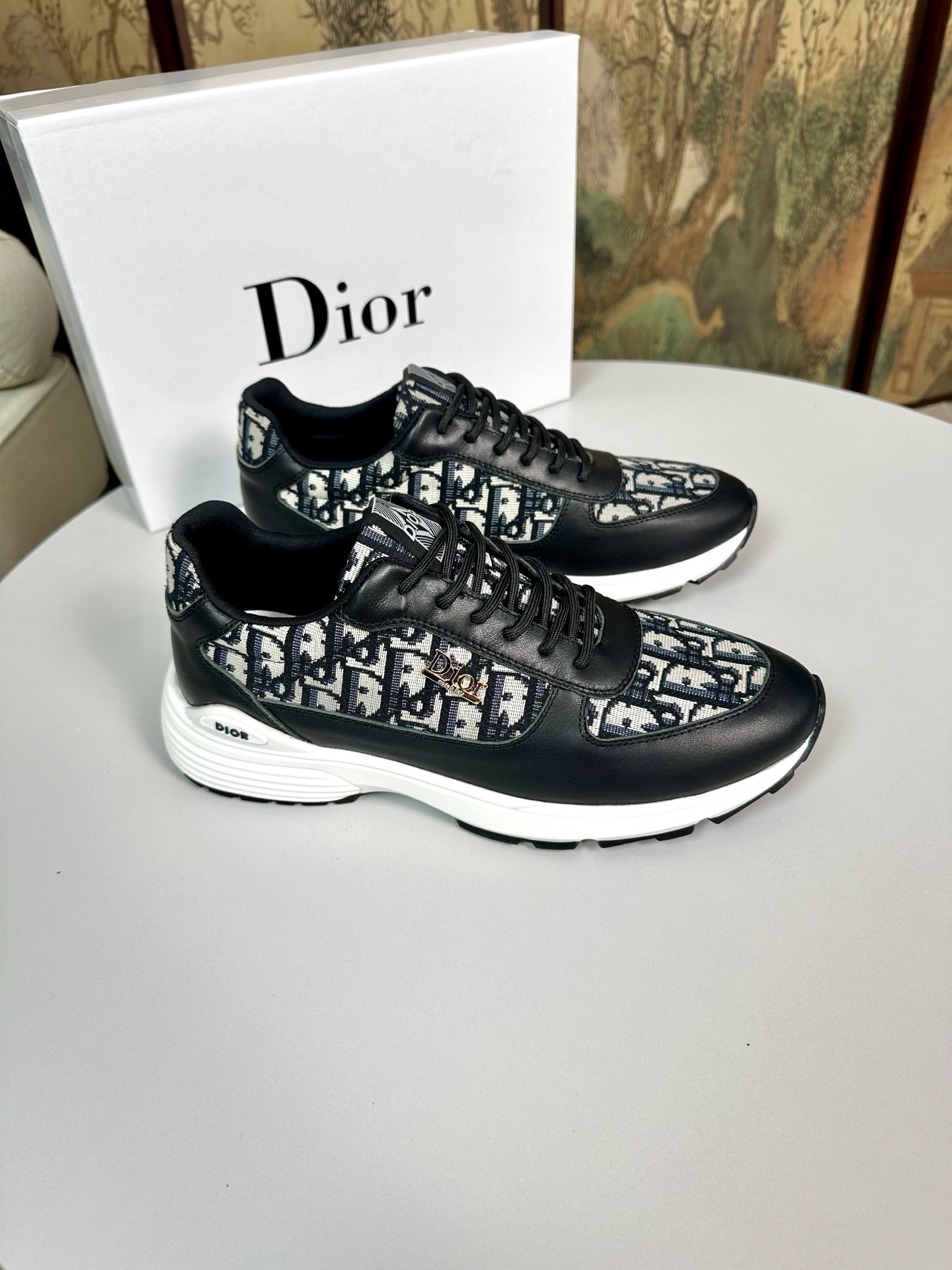 NO:284435,Dior's new counter is available simultaneously, with Italian imported cowhide leather upper, fully imported sheepskin lining, completely 1-to-1 replica, original sole specially supplied with original sole, exclusive movable molding sole is super comfortable, original order goods, high quality, can enter and exit the counter at will, welcome to compare. Number of sizes: 38-44 can be customized 45,,dior,cowhide,sheepskin19860909迪奥 新款专柜同步发售,鞋面意大利进口头层牛皮,全进口羊皮内里,完全1比1复刻,鞋底原厂特供原版底,独家活动成型底超级舒适,原厂跟单货,高品质,可随意进出专柜,欢迎对比.码数:38-44可定做45,,dior,cowhide,sheepskin,Men's shoes
