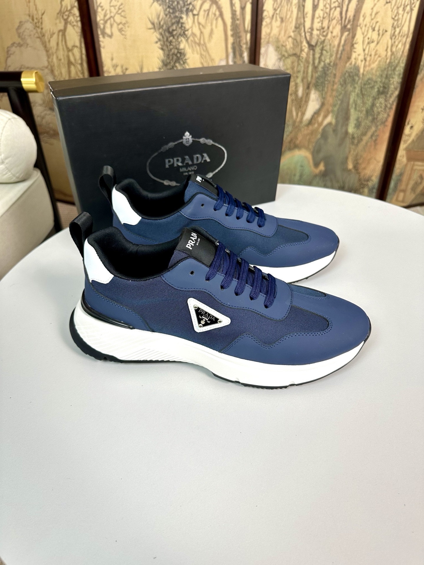 NO:284437,:(Prada) official website latest casual and fashionable men's shoes, the hot style is simple and atmospheric, exclusive to trendy men. The latest elements of the unique official website, fashionable and generous, original fabric, first layer cowhide, breathable fabric, breathable net cow pad, official website designated wear-resistant casual sole, counter classic style real shot 38-44 can be customized 45,, prada, cowhide19860909:(普拉达)官网最新款休闲时尚男鞋,爆款版型简洁大气,潮男专属.独有的官网最新元素,时尚又大方,面料原版头层牛皮透气布料透气网里牛垫,官网指定耐磨休闲大底,专柜经典款实物拍摄38-44可定做45,,prada,cowhide,Men's shoes