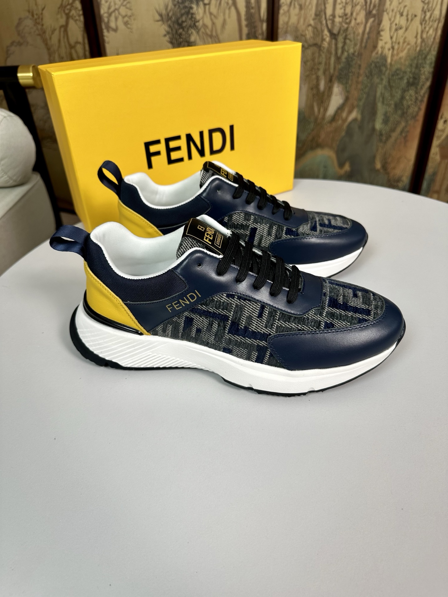 NO:284439,(FENDI) New upper imported cowhide fabric, inner lining imported sheepskin inner lining. Original large sole mold opening, the identity of every man sets off, the foot is atmospheric and steady, high-end custom counter original reproduction regardless of wind and rain, and can withstand the verification of time. The number of codes is 38-44 (45 customized, no return or exchange, fendi, fendi, cowhide, sheepskin19860909（FENDI芬迪） 新款鞋面进口牛皮面料 内里进口羊皮内里 .原版大底开模,每一位男士的身份衬托,上脚大气稳重高端定制专柜原版复刻不管风吹雨打鞋楦不变,经得起时间的验证, 码数38-44(45定做不退换,,fendi,fendi,cowhide,sheepskin,Men's shoes