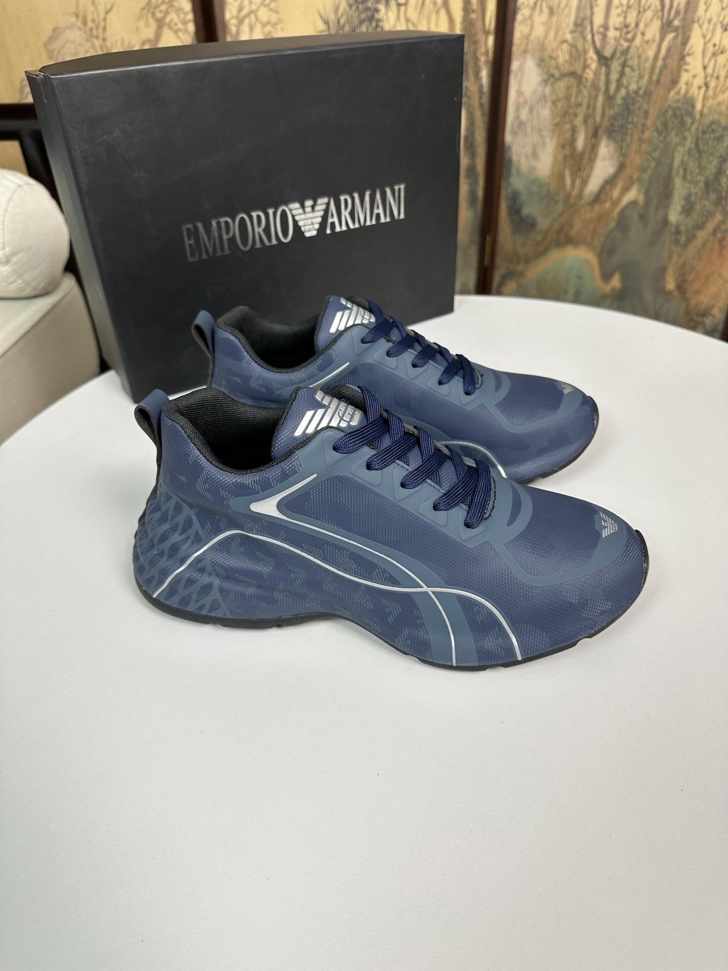 NO:284714,[Armani New] The most 2025 new model is carefully crafted and ignited the whole audience!  The international brand is constantly innovating. This men's sports and casual shoes, original version, counter one-to-one leather material, leather footbed rubber non-slip sole, breathable and comfortable, speaking with quality, multi-color optional. The number of 38-44 can be customized for 45,,armani19860909【阿玛尼 新款】最 2025新款精心打造,引爆全场！不断创新的国际品牌 此款男士运动休闲鞋,原版版本,专柜一比一皮面材质,皮垫脚橡胶防滑大底,透气舒适以质量说话颜色多色可选 码数38-44可定做45,,armani,Men's shoes