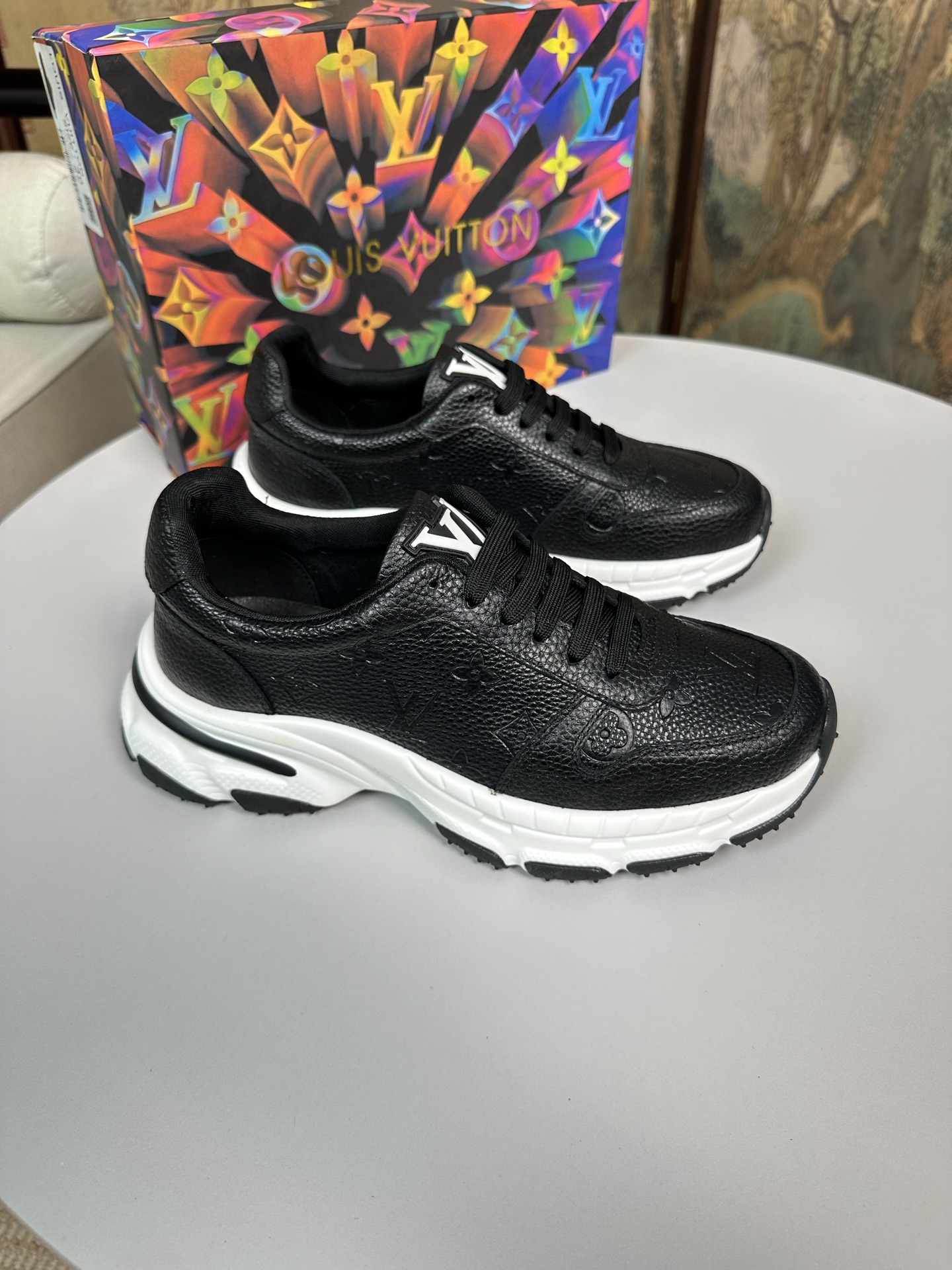 NO:284684,Louis vuitton (Louis Vuitton/lv) new counter is available simultaneously, with Italian imported cowhide leather, fully imported sheepskin lining, completely 1-to-1 replica, original sole is specially supplied with original sole, exclusive movable molding sole is super comfortable, original order goods, high quality, can enter and exit the counter at will, welcome to compare. Number of codes: 38-44 (45/46 custom made without return or exchange),, louis vuitton, louis vuitton, louis vuitton, cowhide, sheepskin19860909louis vuitton(路易威登/lv)新款专柜同步发售,鞋面意大利进口头层牛皮,全进口羊皮内里,完全1比1复刻,鞋底原厂特供原版底,独家活动成型底超级舒适,原厂跟单货,高品质,可随意进出专柜,欢迎对比.码数:38-44（45/46订做不退换）,,louis vuitton,louis vuitton,louis vuitton,cowhide,sheepskin,Men's shoes