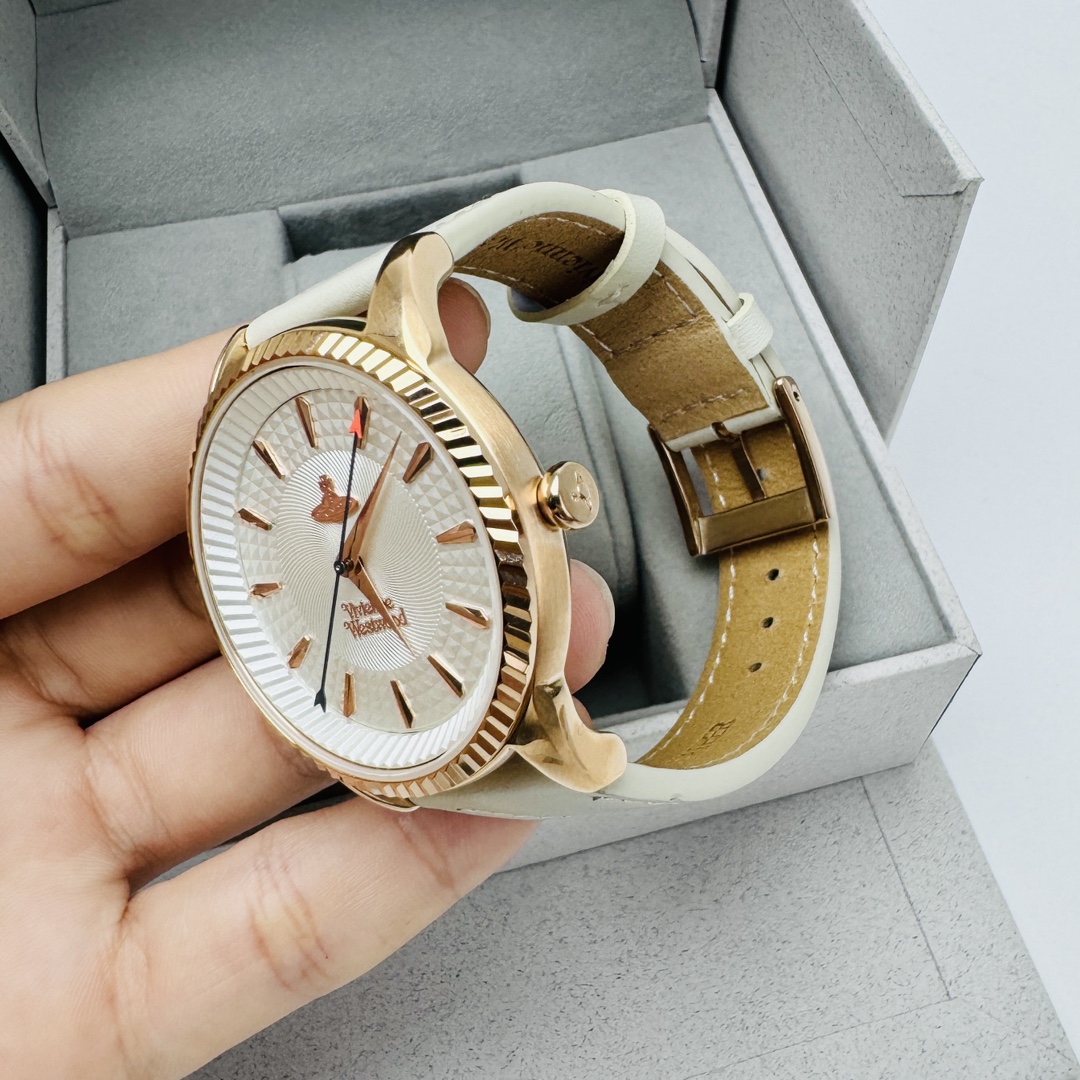Часы Vivienne Westwood