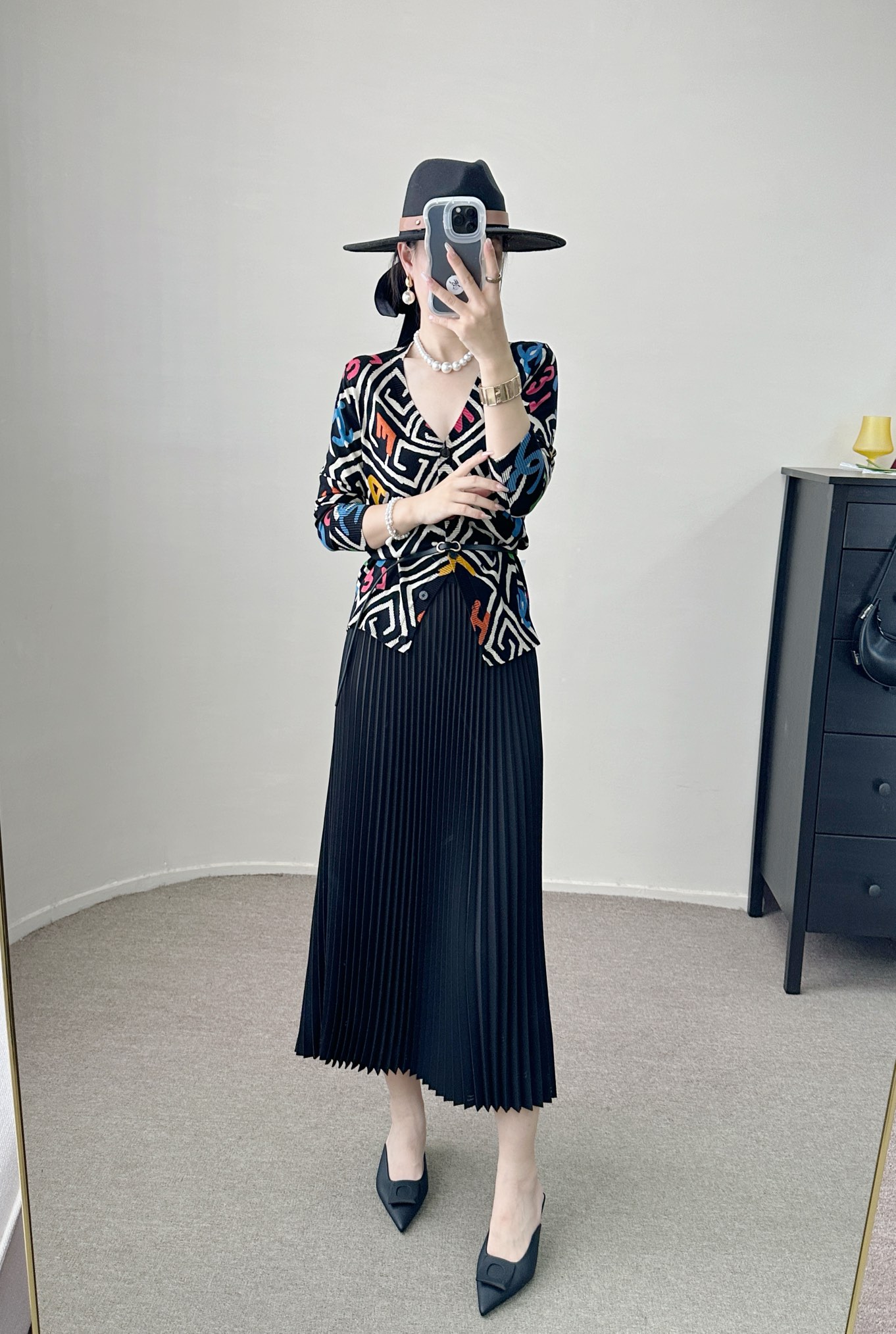 High-Quality Women’s Suit with Velvet French Retro Roses and Long-Sleeved Knitting Design - 图片 4