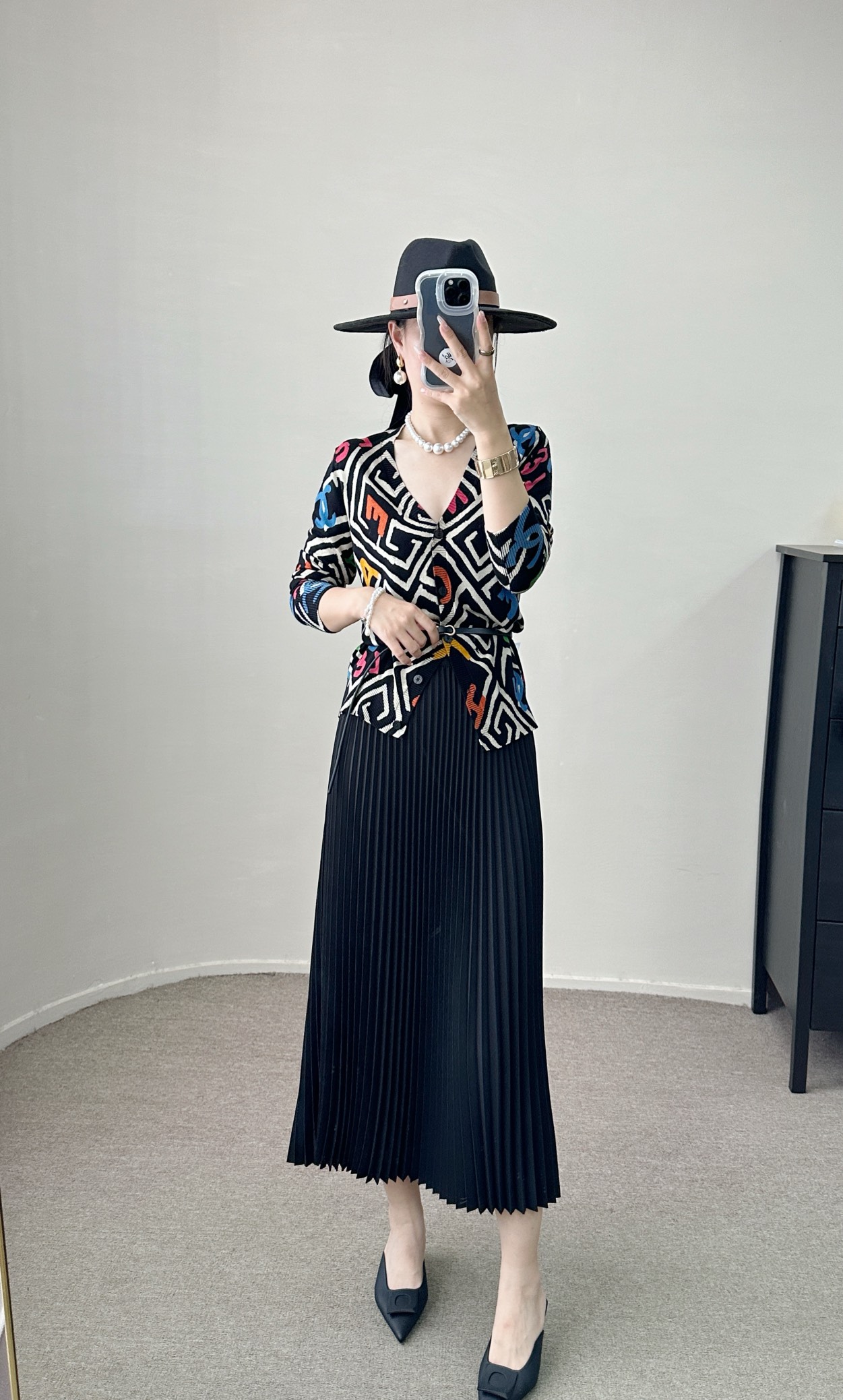 High-Quality Women’s Suit with Velvet French Retro Roses and Long-Sleeved Knitting Design - 图片 5