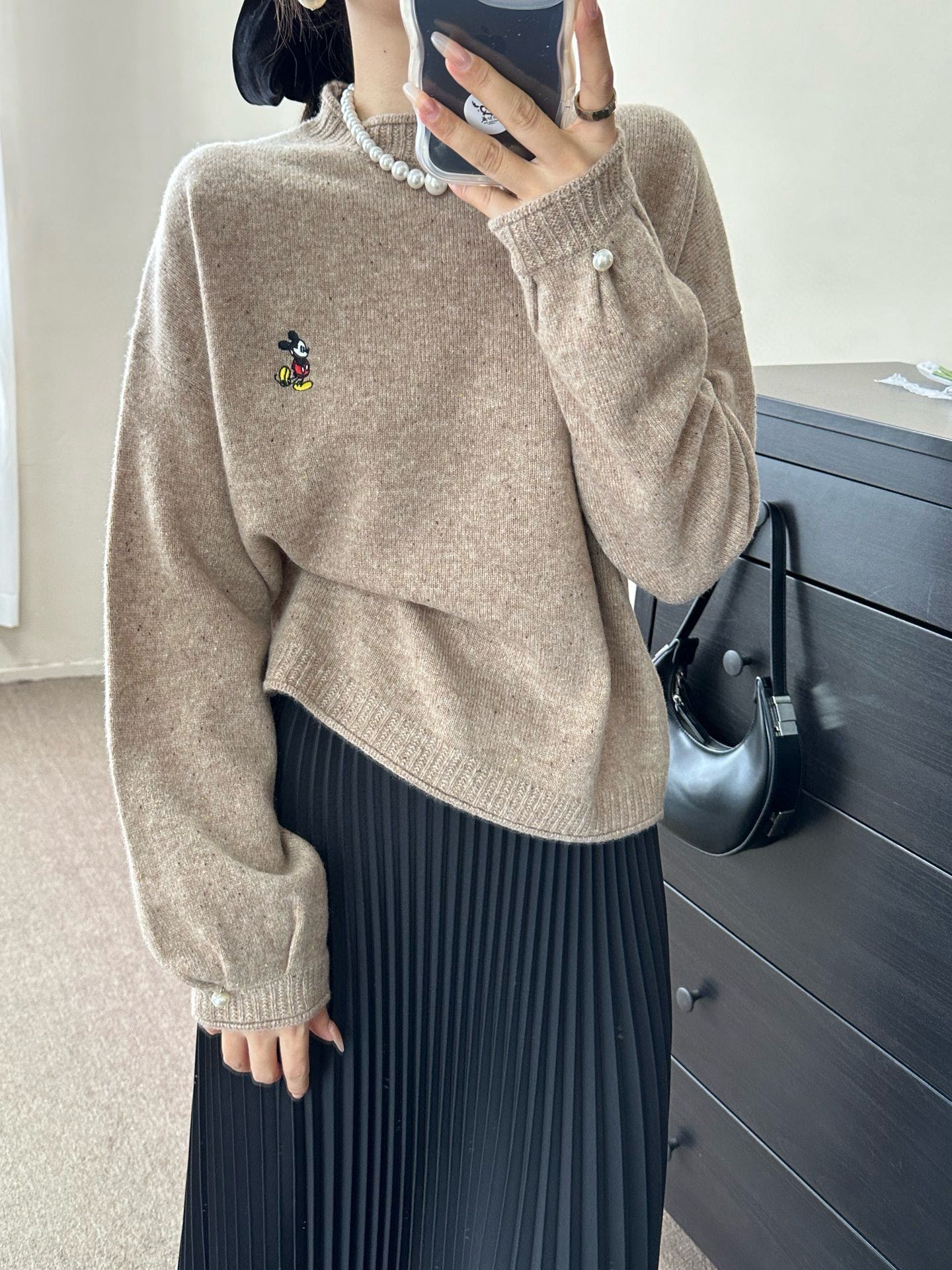 High-End Women’s Suit with Moschino Embroidered Sweater: Perfect for Autumn and Winter - 图片 4