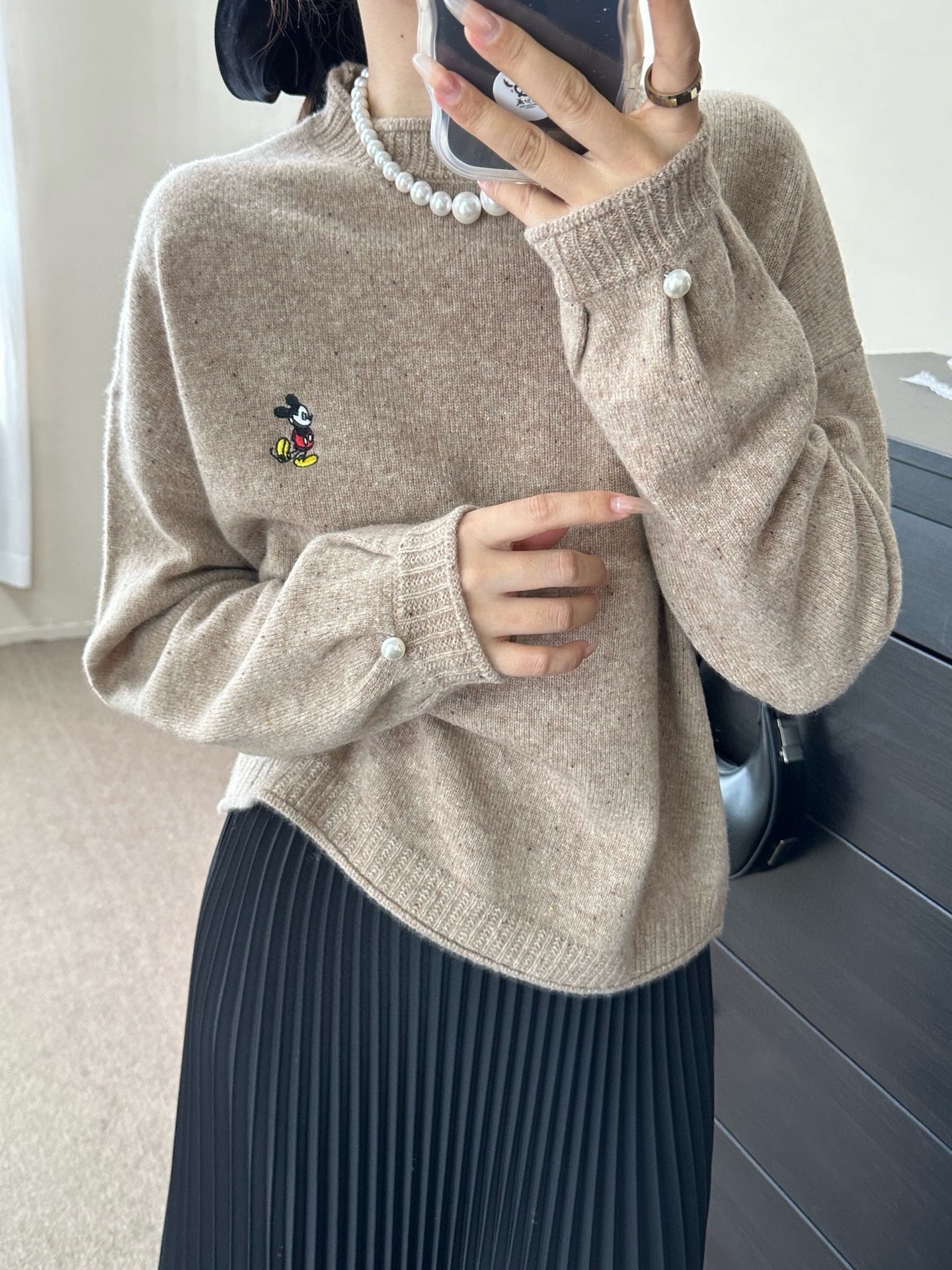 High-End Women’s Suit with Moschino Embroidered Sweater: Perfect for Autumn and Winter - 图片 8