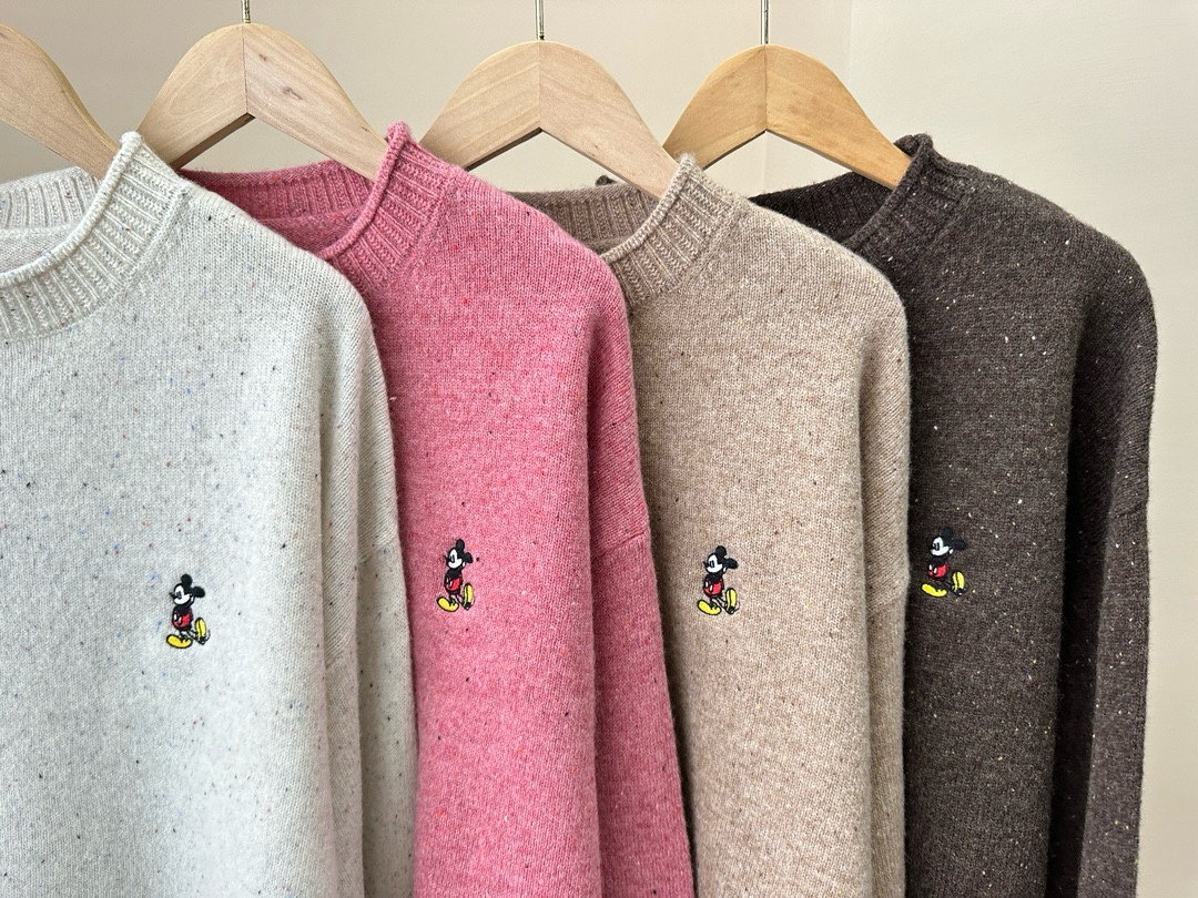 High-End Women’s Suit with Moschino Embroidered Sweater: Perfect for Autumn and Winter - 图片 5