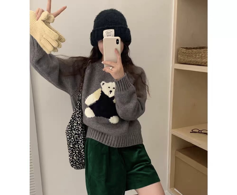 High-End Quality Women’s Suit Packaged with Moschino’s 2024 New Easy-Rounded Twilight Bear Sweater - 图片 2