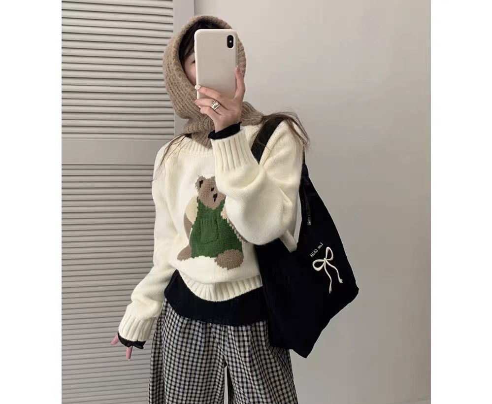 High-End Quality Women’s Suit Packaged with Moschino’s 2024 New Easy-Rounded Twilight Bear Sweater - 图片 1