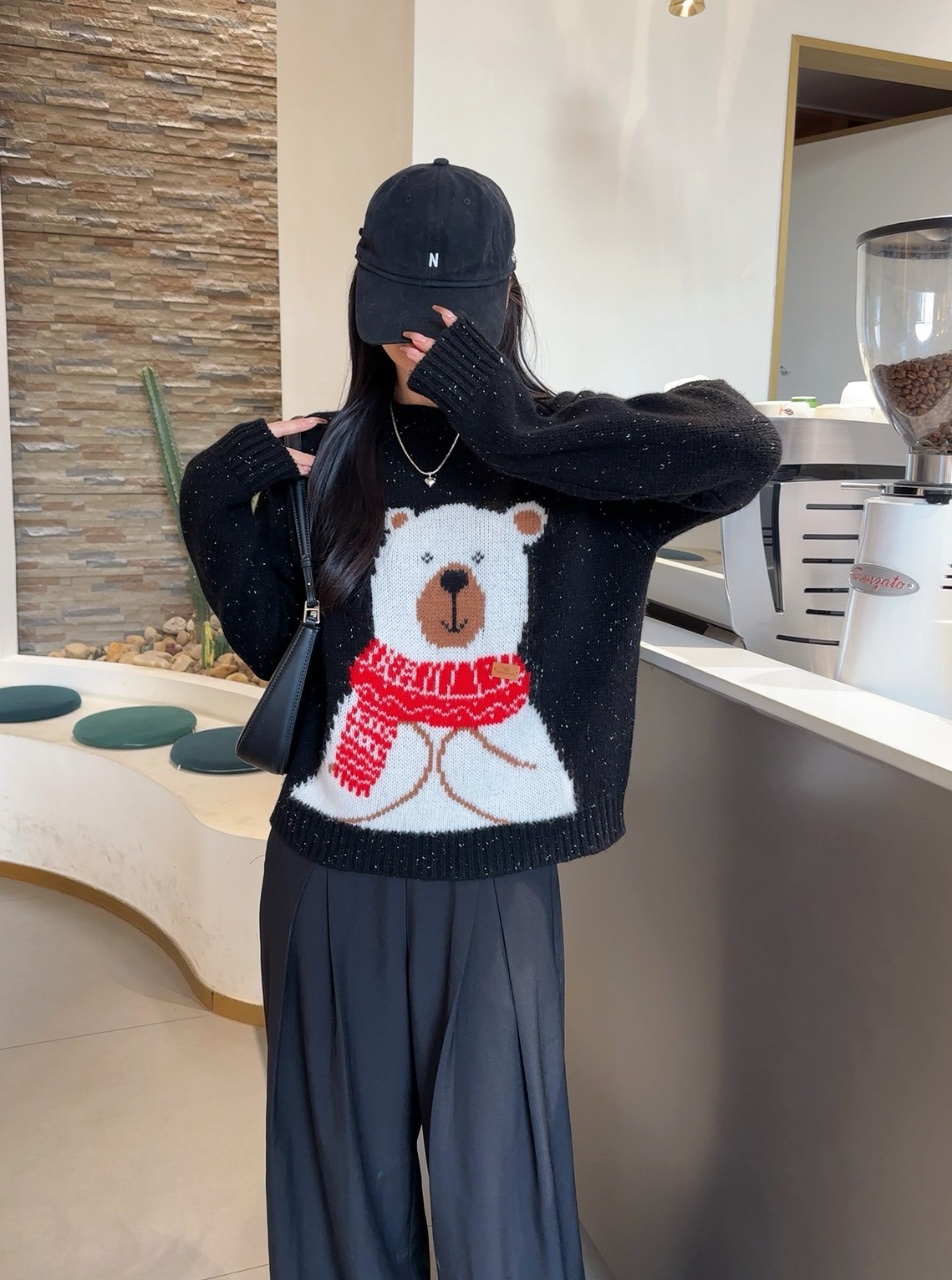 High-End Quality Women’s Clothes: Moschino Europe Station’s New E.C.C. Collection for Fall/Winter - 图片 4