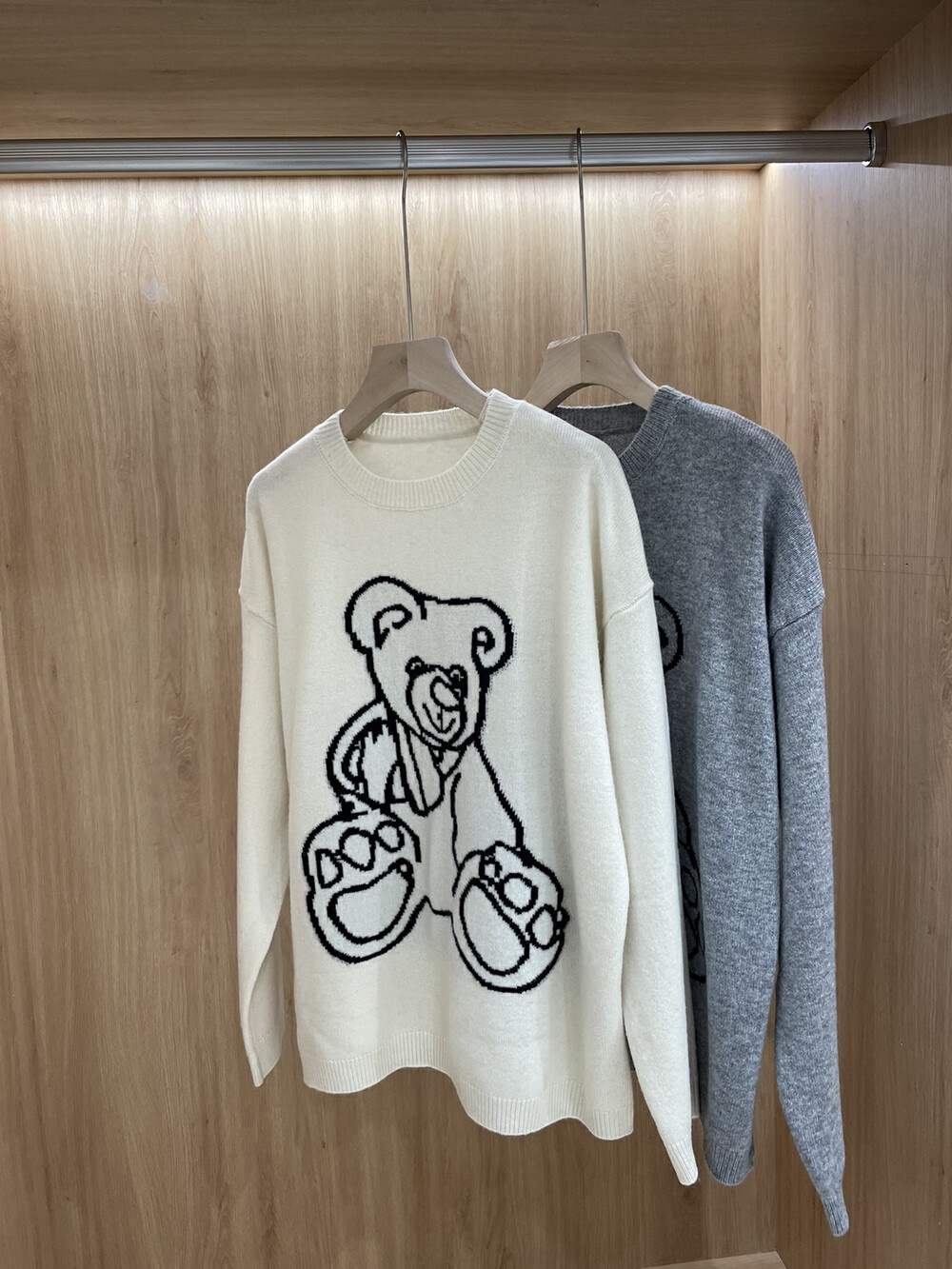 P495 HIGH-QUALITY WOMEN’S SUIT, PACKAGED, MOSCINO, FULL HAIR. - 图片 6