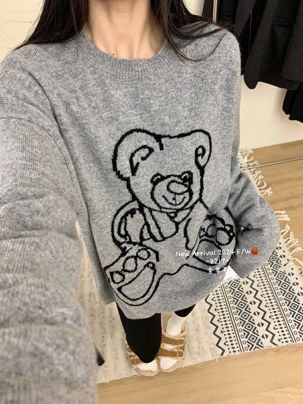 P495 HIGH-QUALITY WOMEN’S SUIT, PACKAGED, MOSCINO, FULL HAIR.