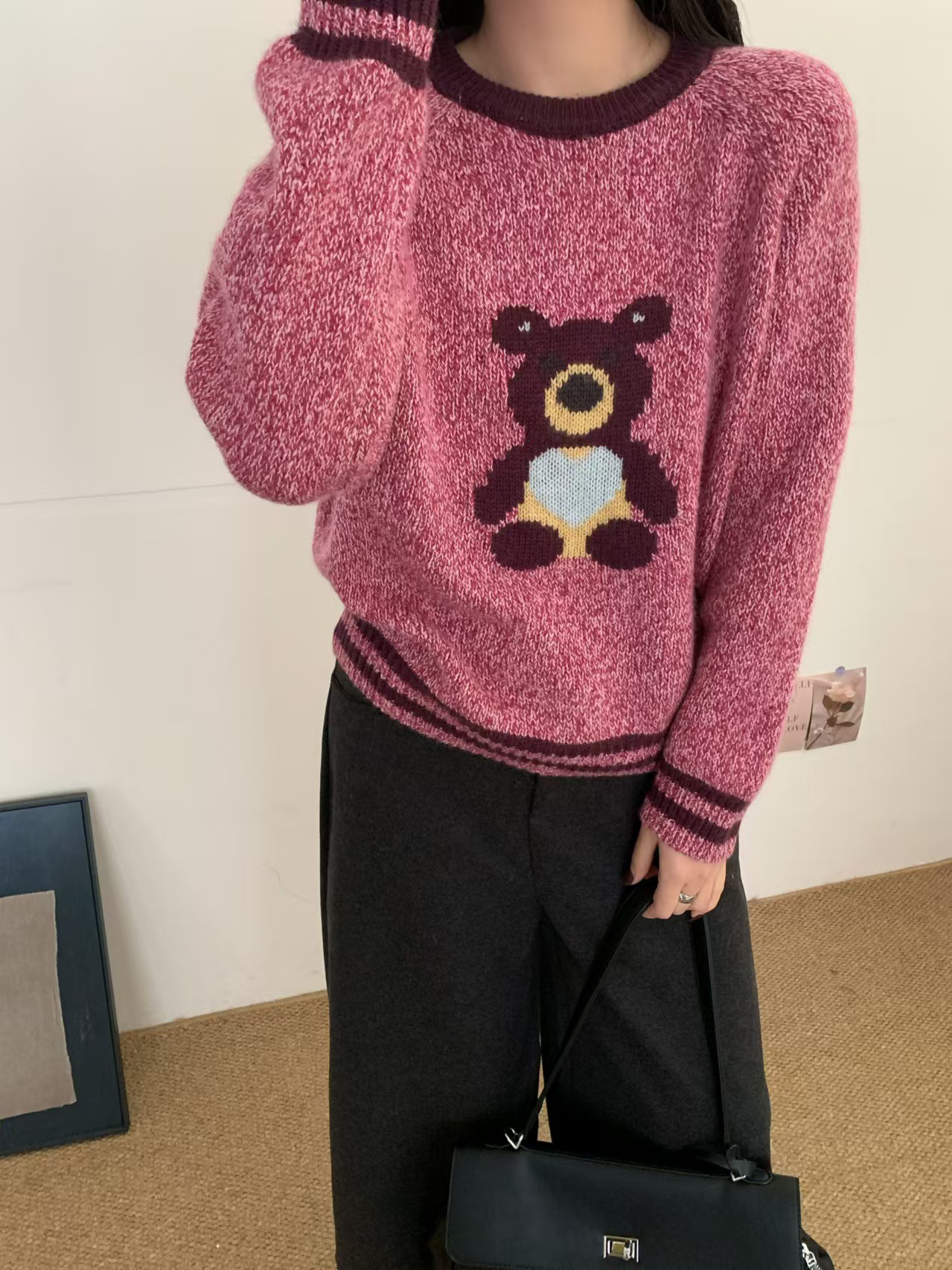 High-Quality Women’s Suit with Moschino Details and Korean-Style Collar, Cartoon Bear Sweater - 图片 2