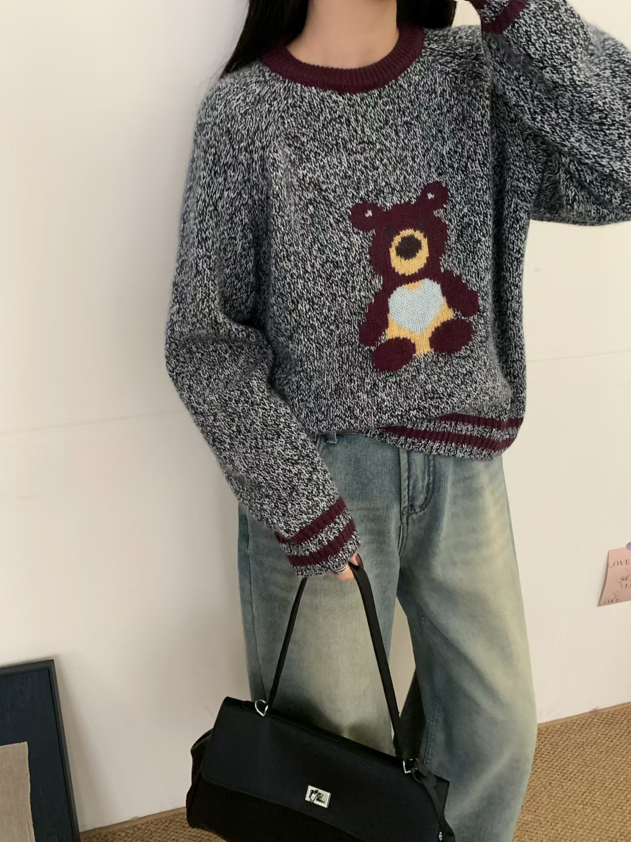 High-Quality Women’s Suit with Moschino Details and Korean-Style Collar, Cartoon Bear Sweater - 图片 4