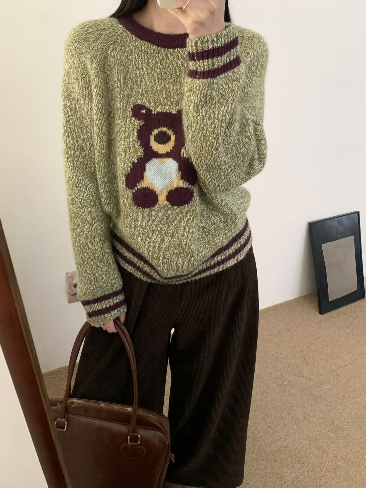 High-Quality Women’s Suit with Moschino Details and Korean-Style Collar, Cartoon Bear Sweater - 图片 6