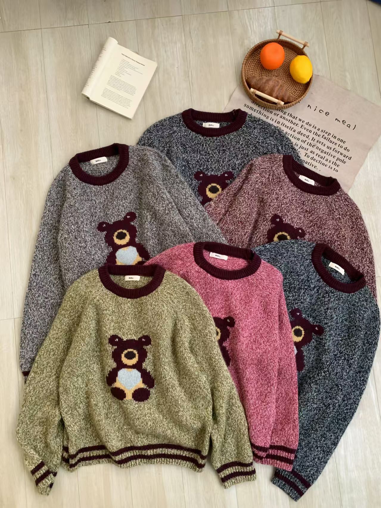 High-Quality Women’s Suit with Moschino Details and Korean-Style Collar, Cartoon Bear Sweater - 图片 7
