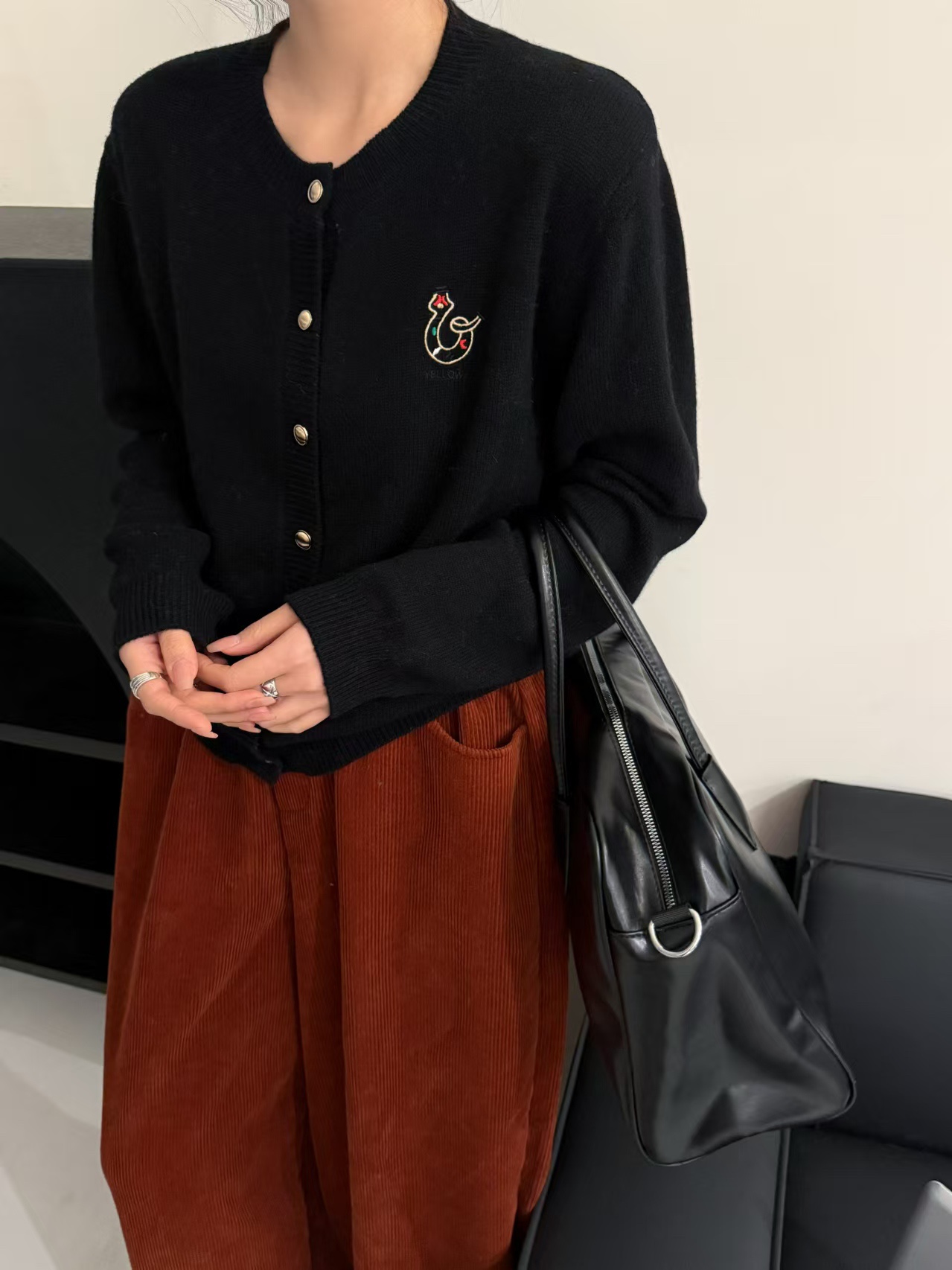 High-End Women’s Suit with Snake Embroidery: Marni’s 2024 European Collection - 图片 3