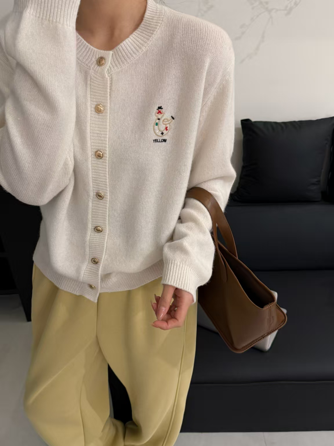 High-End Women’s Suit with Snake Embroidery: Marni’s 2024 European Collection - 图片 2