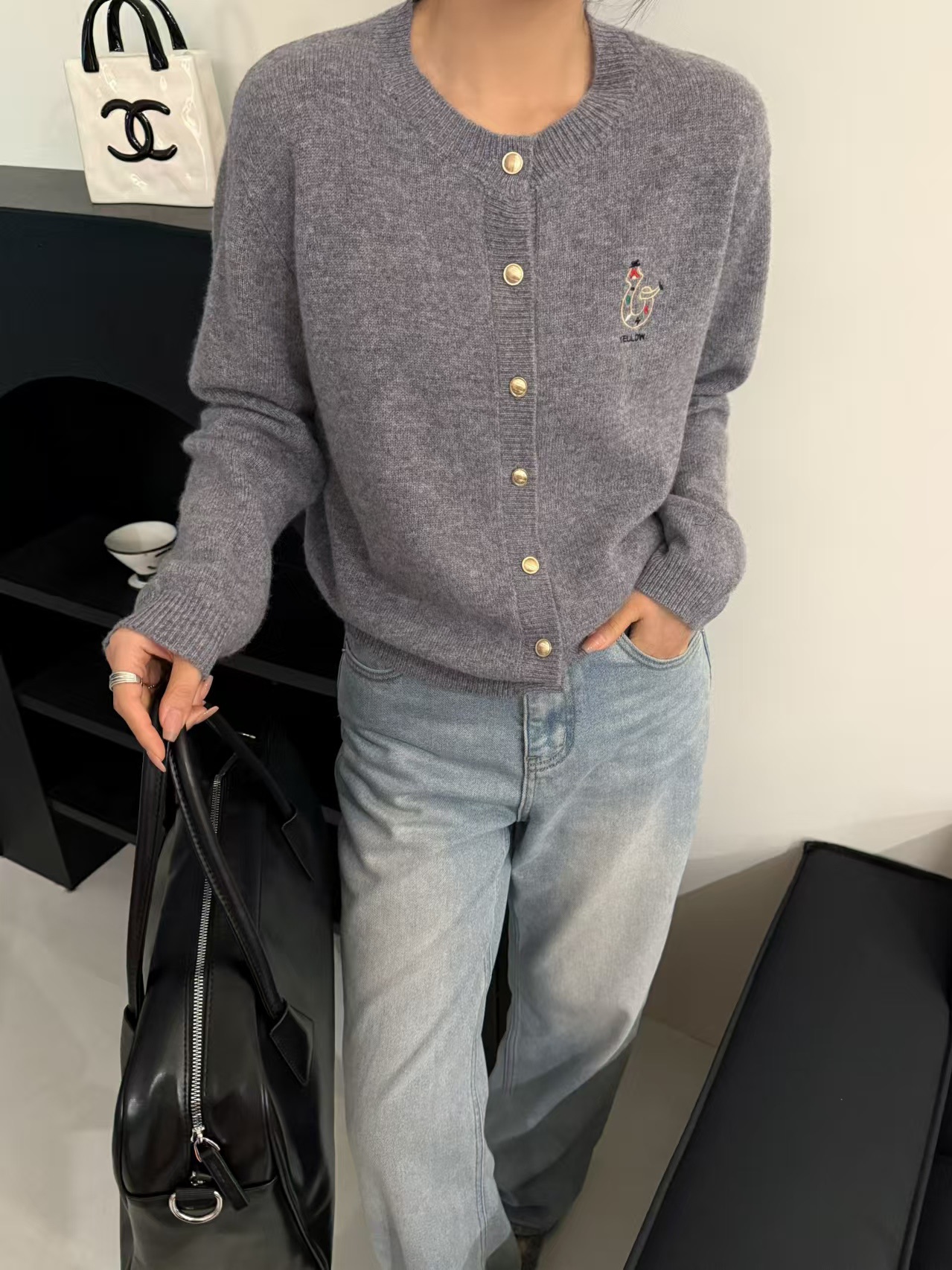 High-End Women’s Suit with Snake Embroidery: Marni’s 2024 European Collection - 图片 5