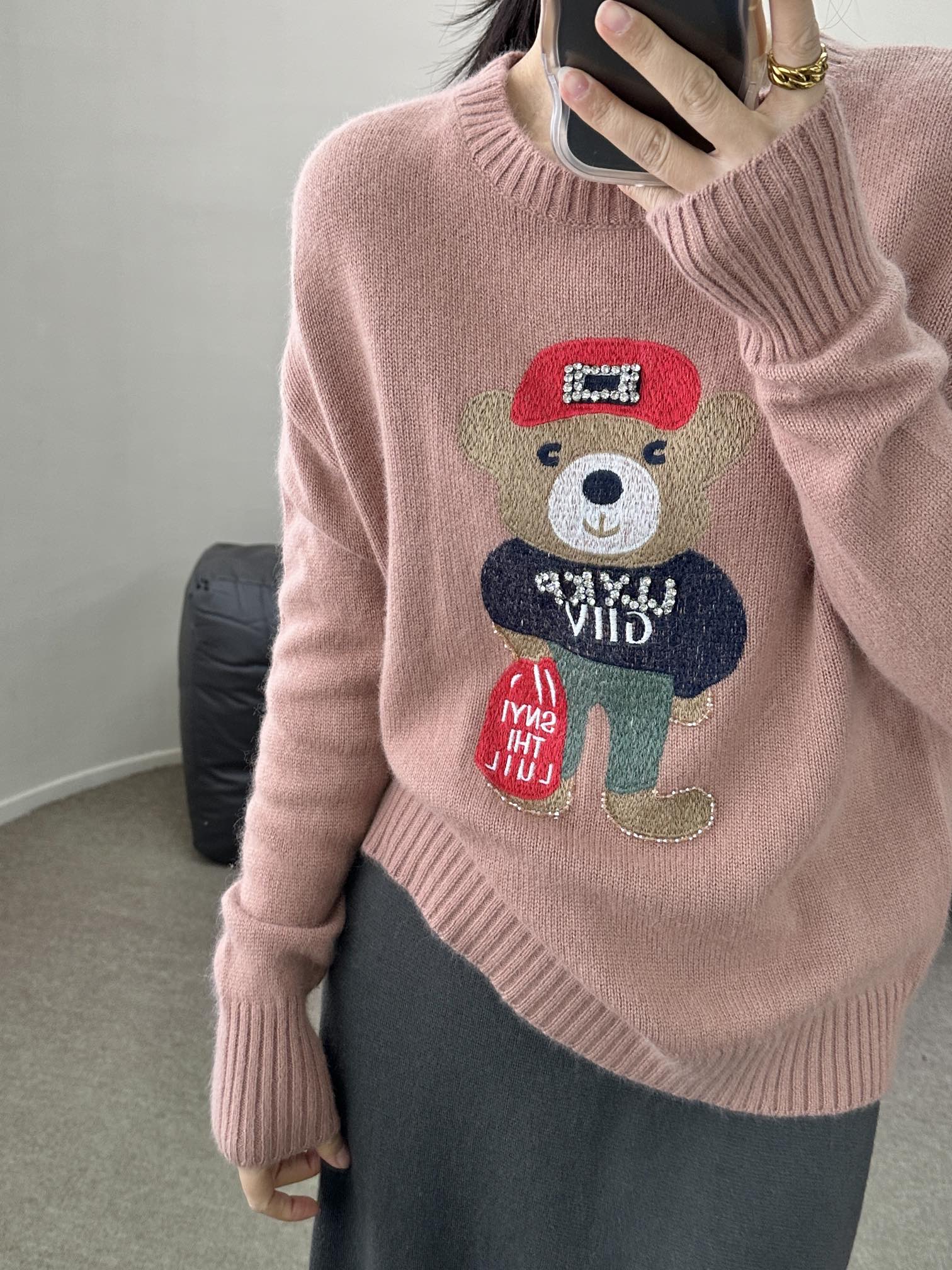 High-End Women’s Suit with Moscinos and Raccoon Details: Lazy Knit Shirt Design - 图片 8