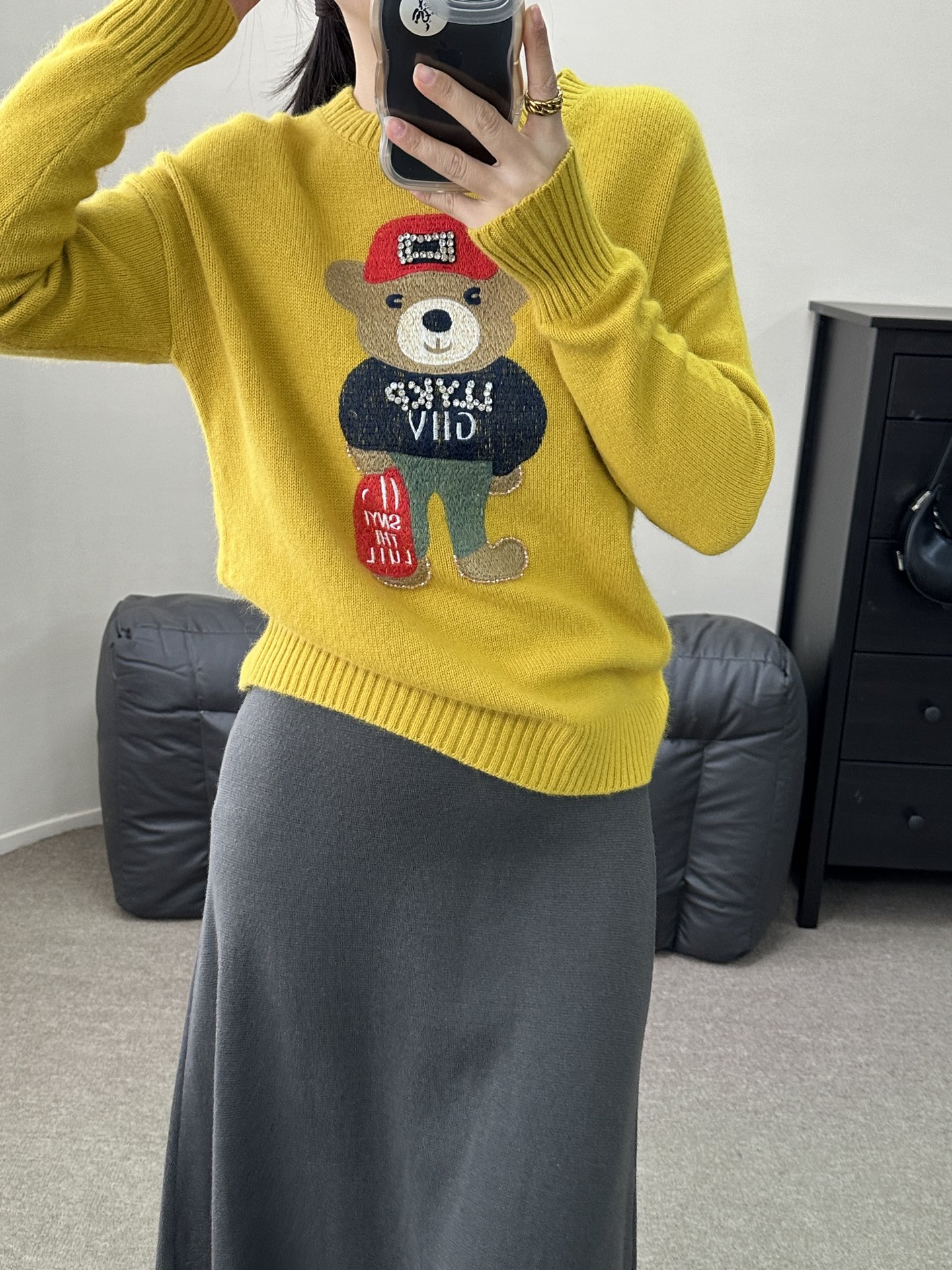 High-End Women’s Suit with Moscinos and Raccoon Details: Lazy Knit Shirt Design - 图片 4