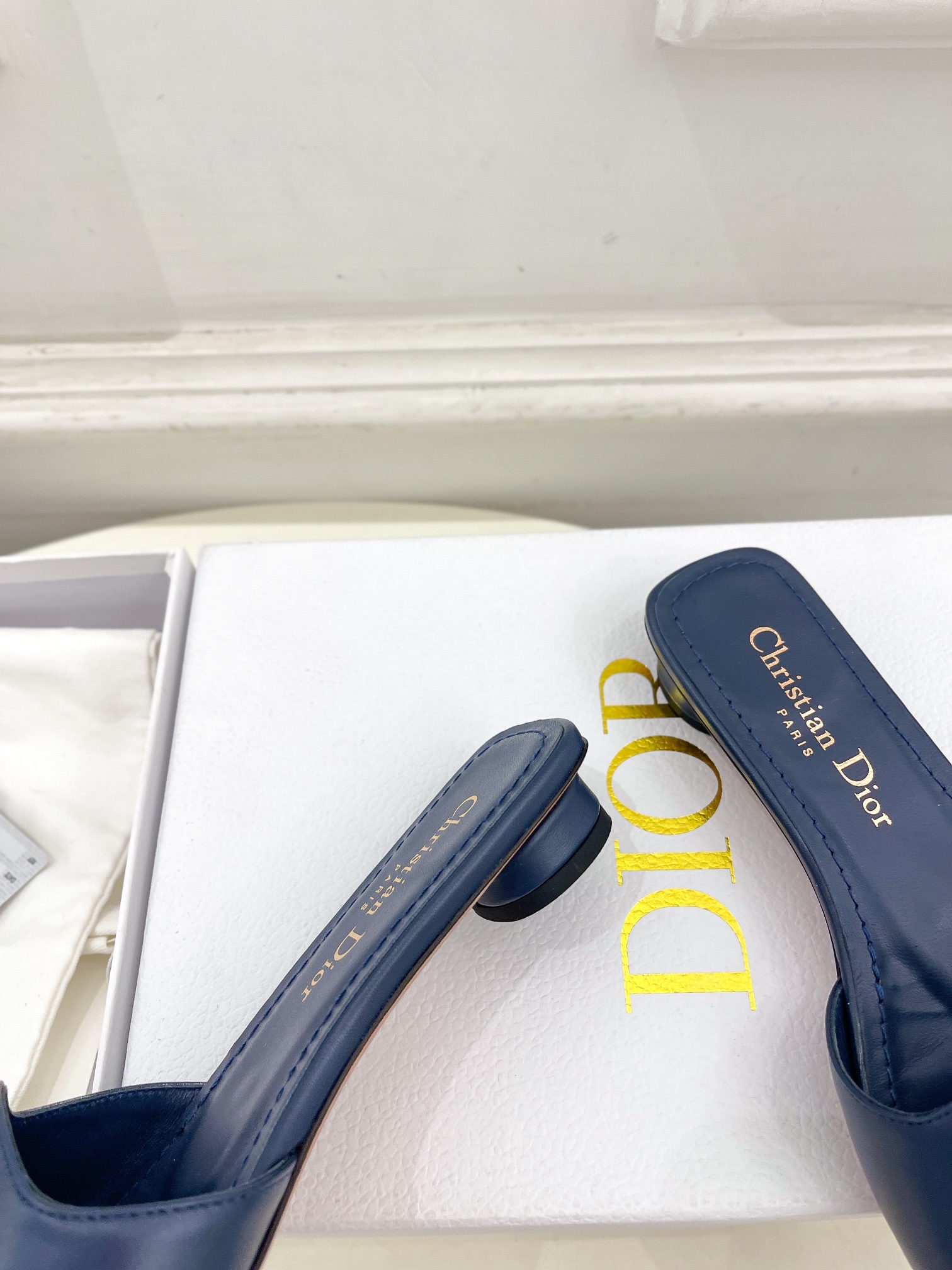 Dior迪奥242024早春新款顶级版本️专柜主打新款金属CD字母扣拖鞋硬货上新代购级别！高级感十足！国