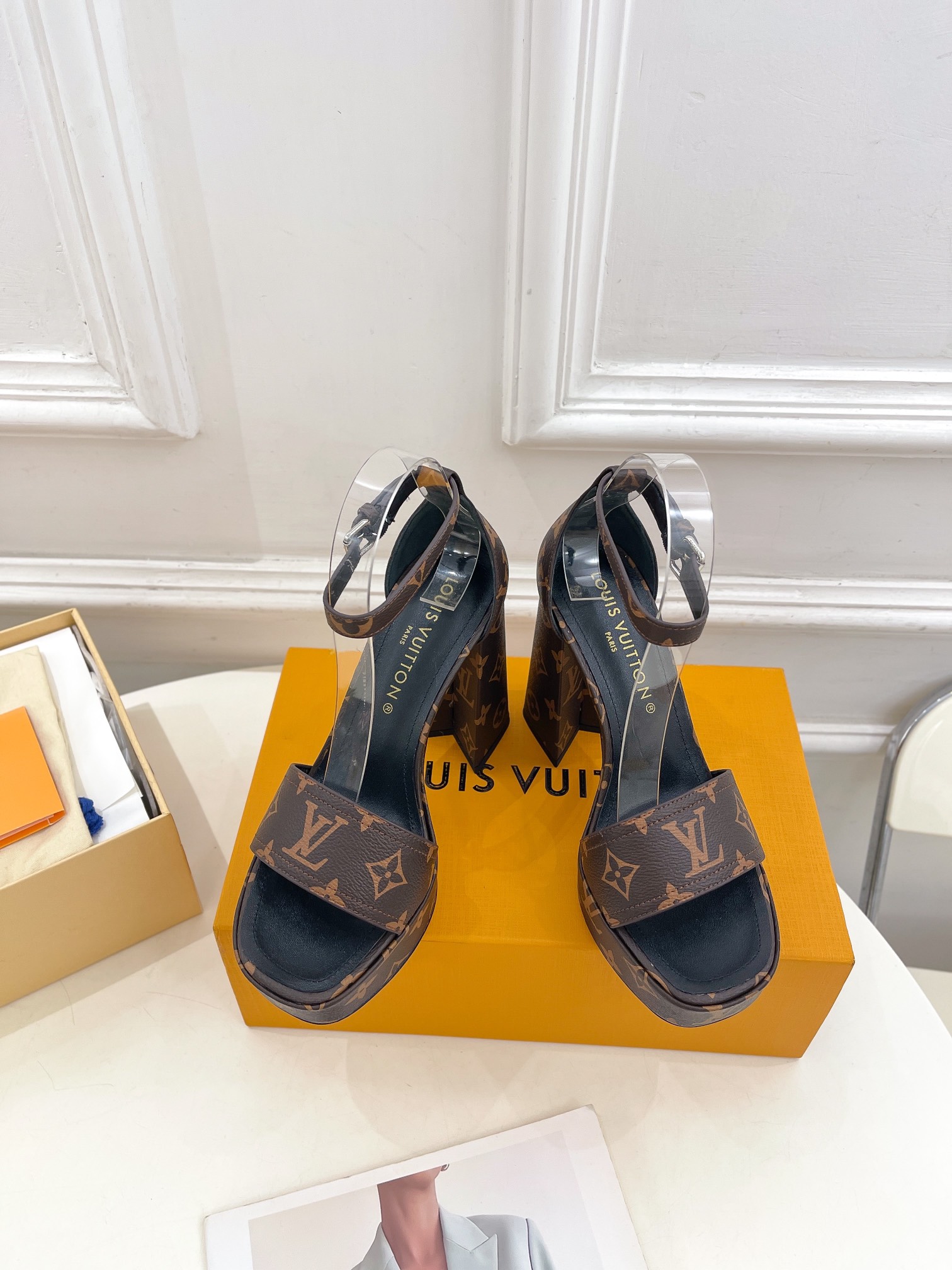 Waar kun je een replica kopen
 Louis Vuitton Schoenen Hoge Hakken Sandalen Denim Echt leer Schapenvacht Lente/Zomercollectie Vintage