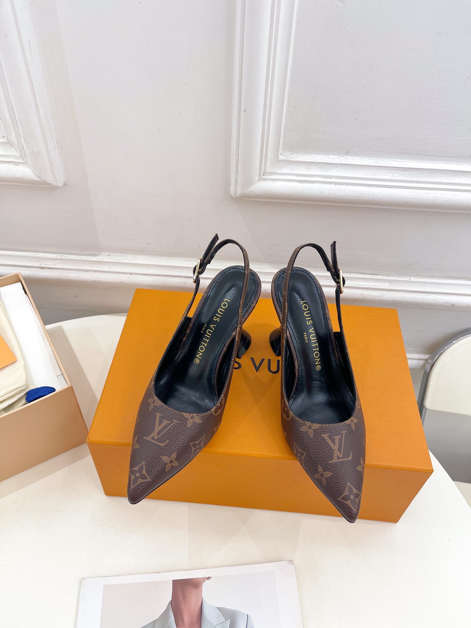 Louis Vuitton Schoenen Sandalen Koeienhuid Echt leer Lentecollectie Vintage
