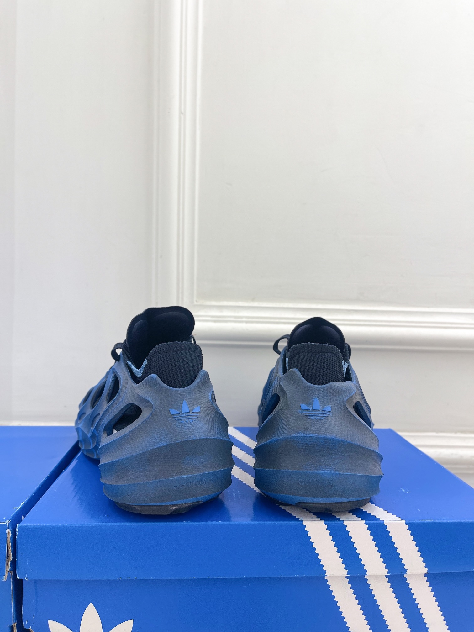 adidasoriginalsAdiFOMQ阿迪达斯全新系列春夏情侣款洞洞鞋阿迪达斯是一家全球知名的运动