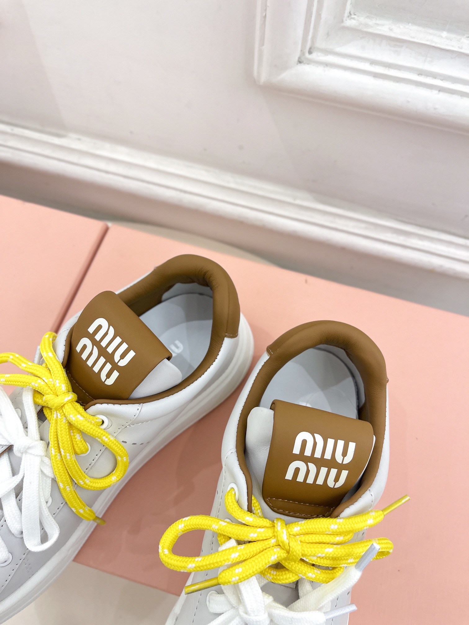 MiuMiu缪缪242024秋冬新品专柜主打最新走秀款美式复古风双鞋带运动小白鞋火爆上新！缪家高货顶级工