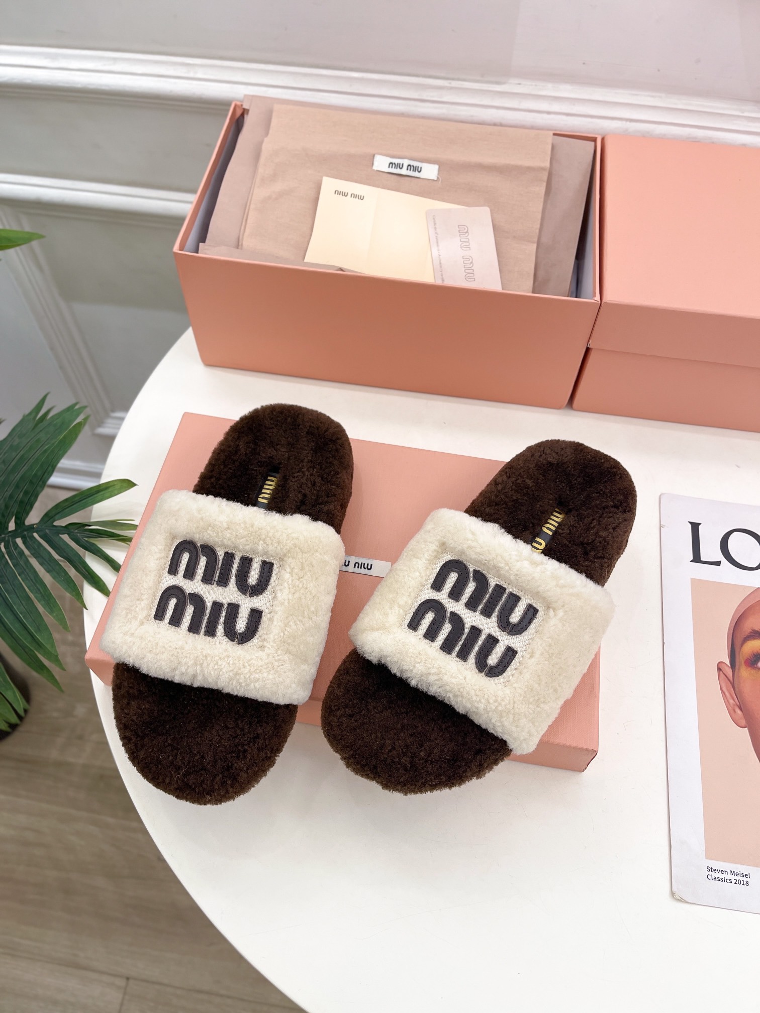 MiuMiu缪缪242024秋冬新品专柜主打最新走秀款经典字母毛毛拖鞋火爆上新！缪家高货顶级工艺打造精品