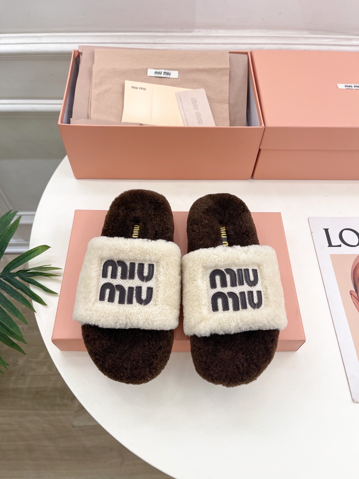 MiuMiu缪缪242024秋冬新品专柜主打最新走秀款经典字母毛毛拖鞋火爆上新！缪家高货顶级工艺打造精品