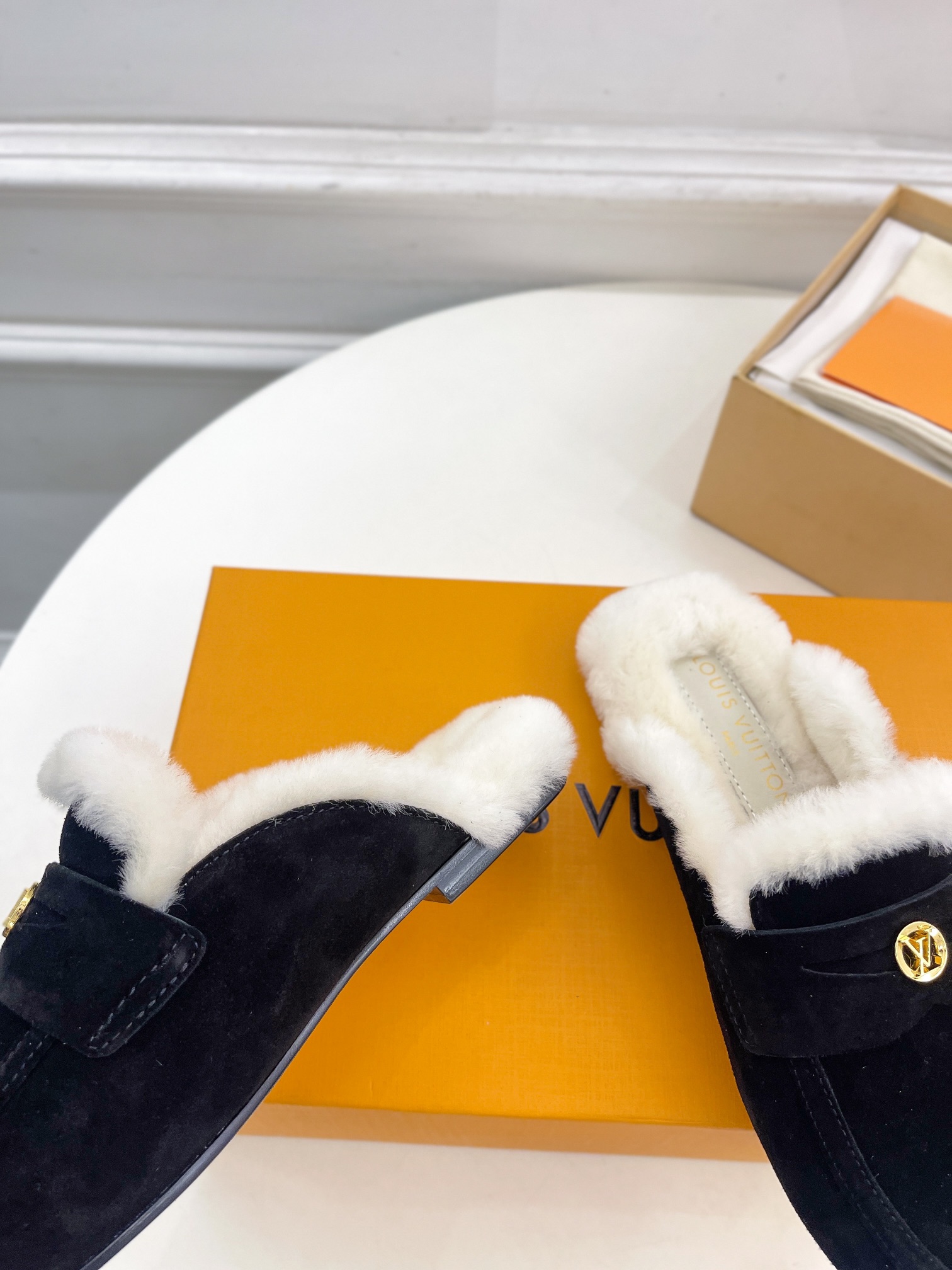 LV  | 路易威登  24𝐬𝐬 

🧡💚2024 秋冬新款 顶级版本⚠️
专柜主打最新款 SOHO露跟