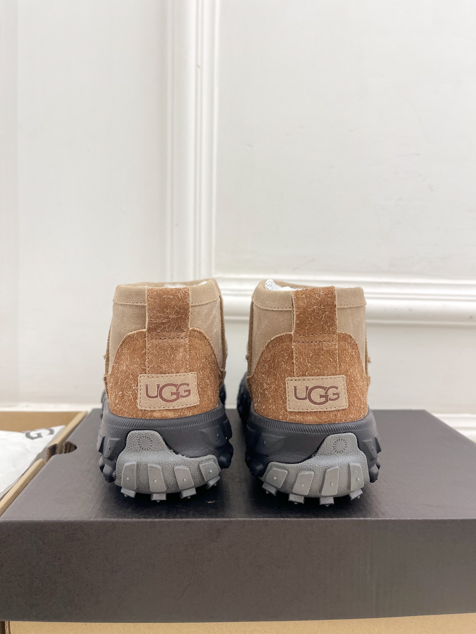 UGG24️2024秋冬新品专柜主打塔斯曼轮胎底羊毛雪地靴温暖上新️秋冬保暖神器️️抗寒首选羊毛雪地靴采